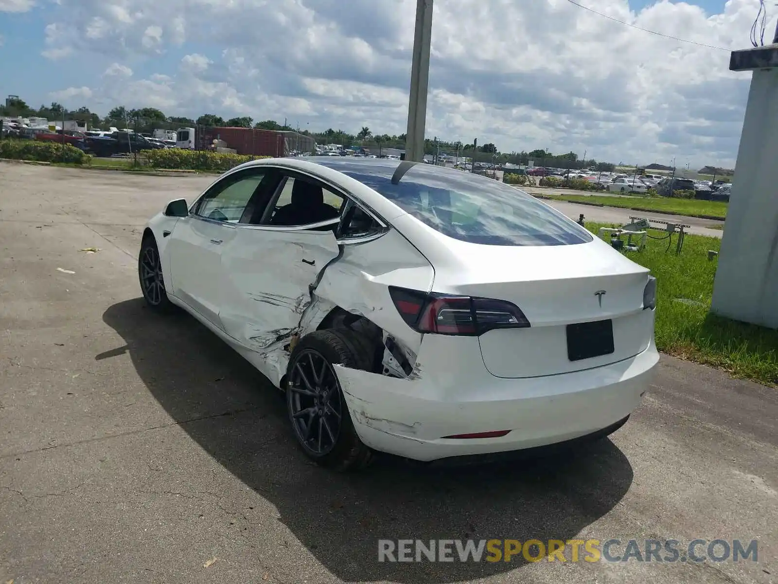 3 Photograph of a damaged car 5YJ3E1EA1LF614843 TESLA MODEL 3 2020