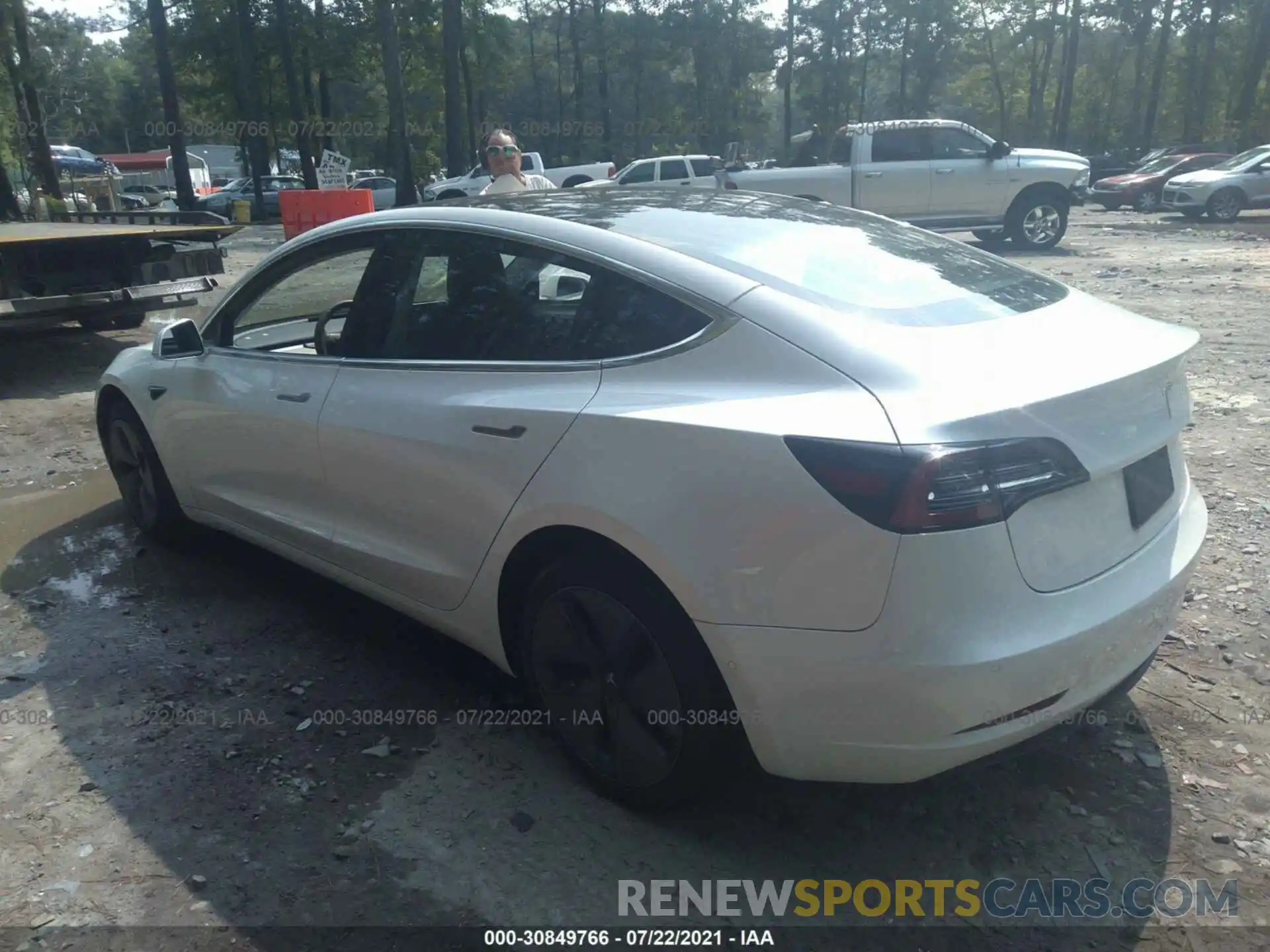 3 Photograph of a damaged car 5YJ3E1EA1LF632534 TESLA MODEL 3 2020