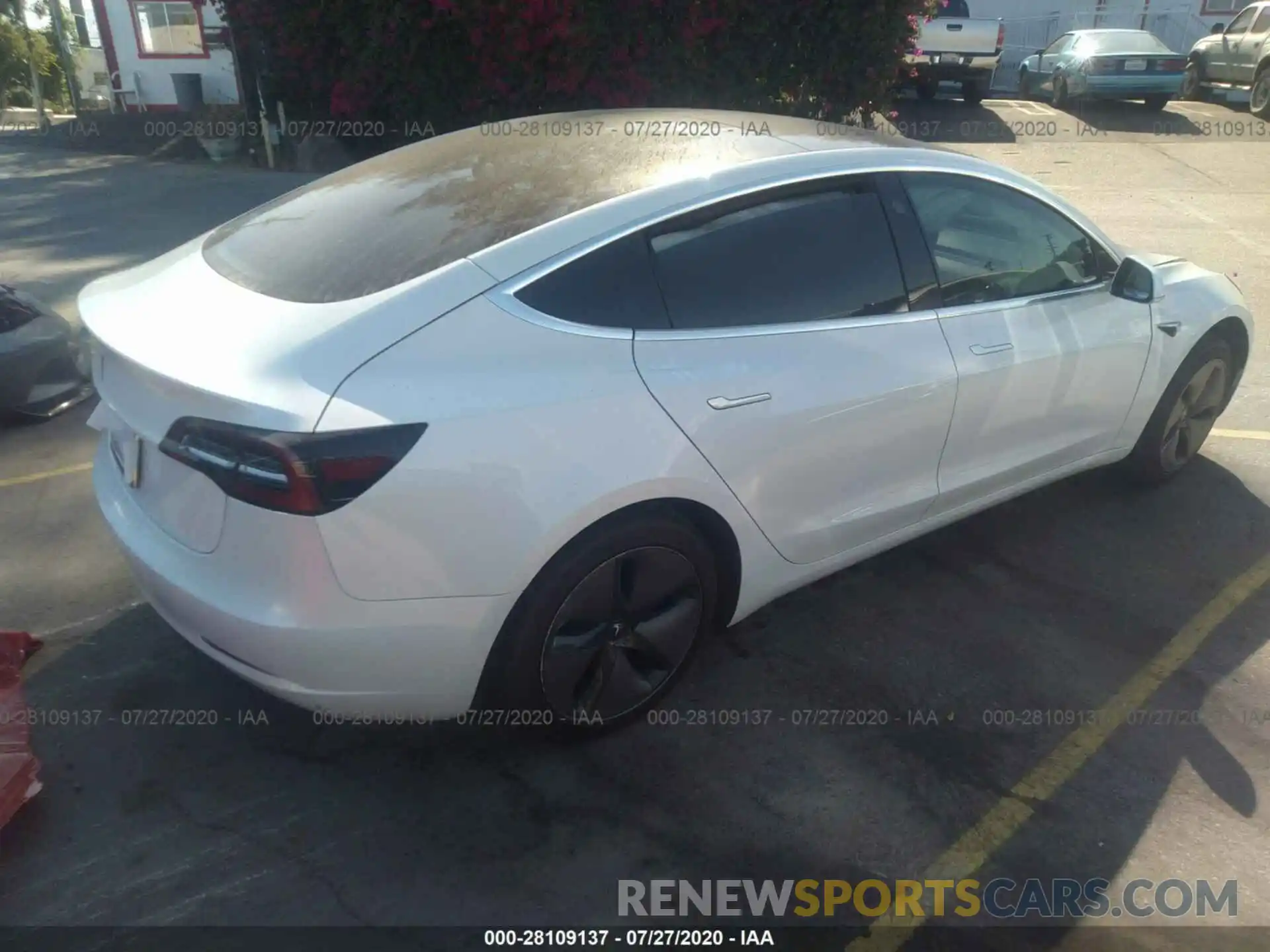 4 Photograph of a damaged car 5YJ3E1EA1LF633506 TESLA MODEL 3 2020