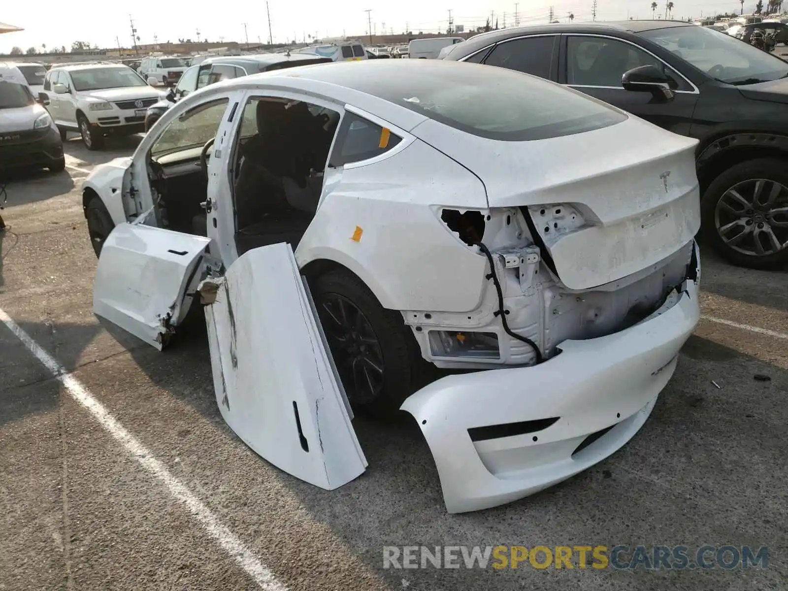 3 Photograph of a damaged car 5YJ3E1EA1LF659636 TESLA MODEL 3 2020