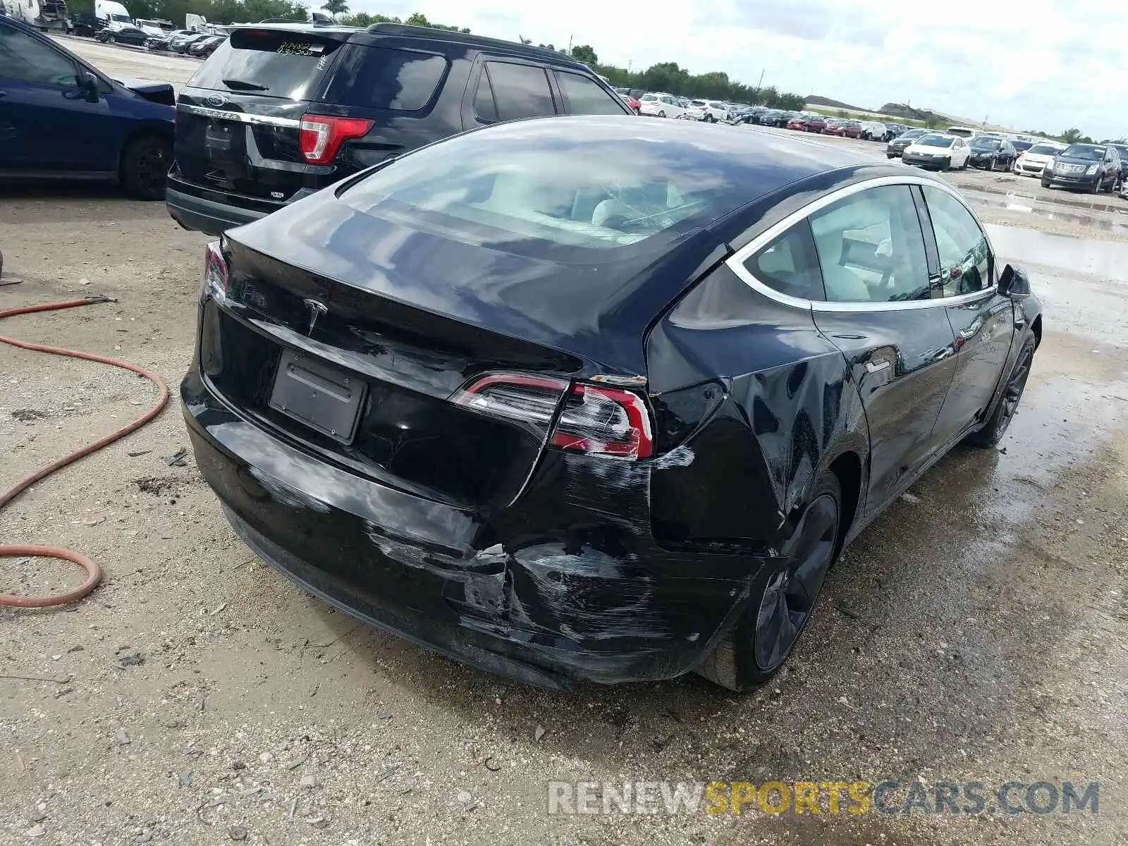 4 Photograph of a damaged car 5YJ3E1EA1LF662052 TESLA MODEL 3 2020