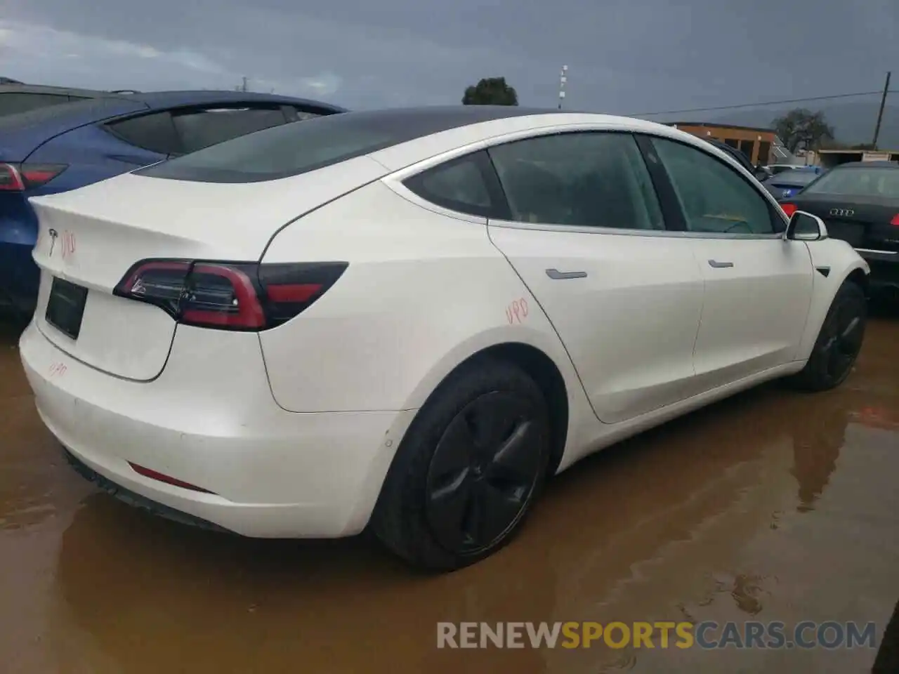 3 Photograph of a damaged car 5YJ3E1EA2LF612695 TESLA MODEL 3 2020