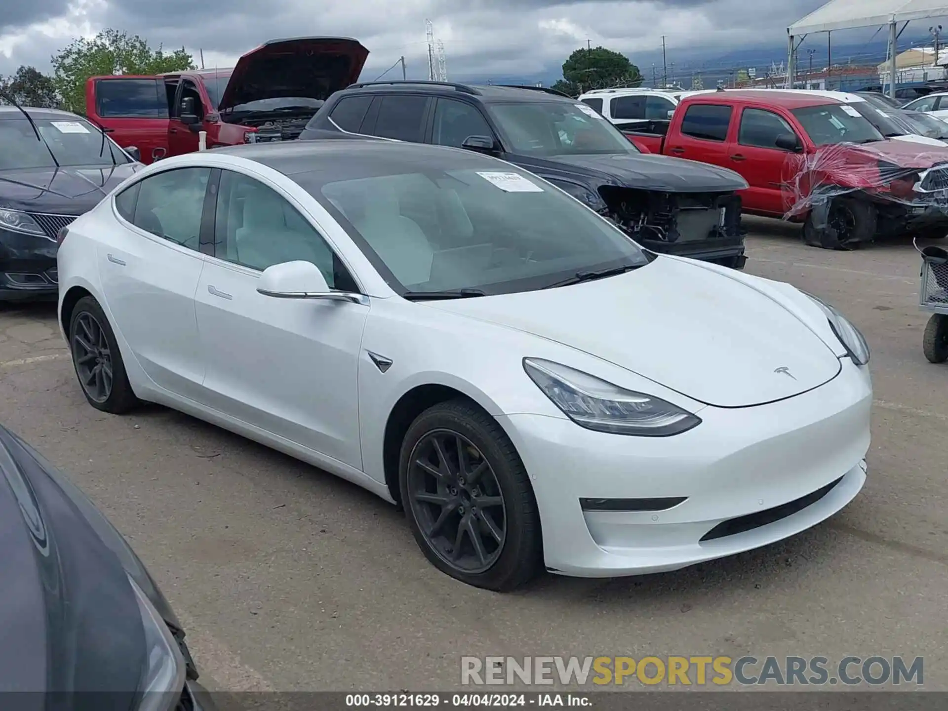 1 Photograph of a damaged car 5YJ3E1EA2LF615676 TESLA MODEL 3 2020