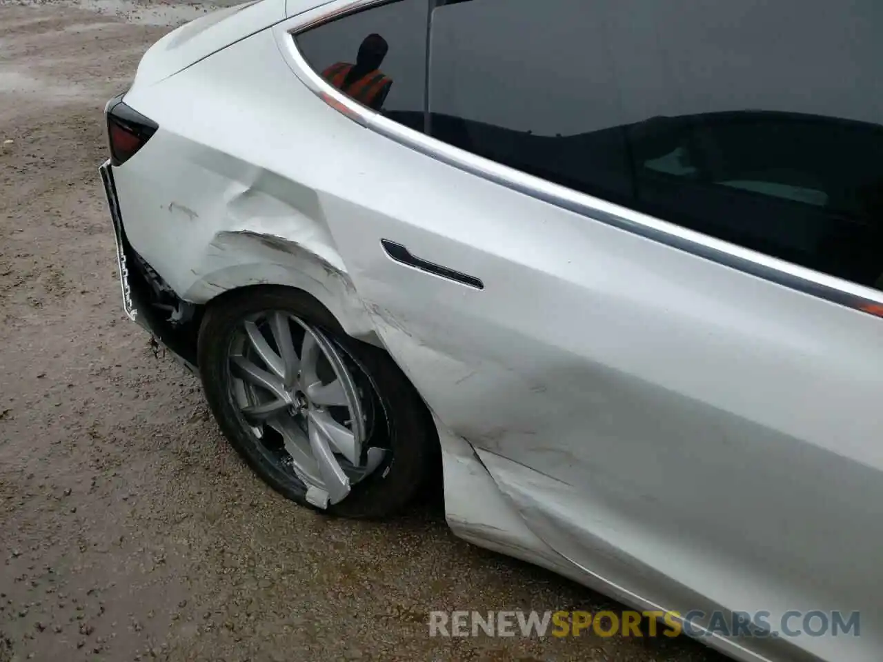 9 Photograph of a damaged car 5YJ3E1EA2LF634938 TESLA MODEL 3 2020