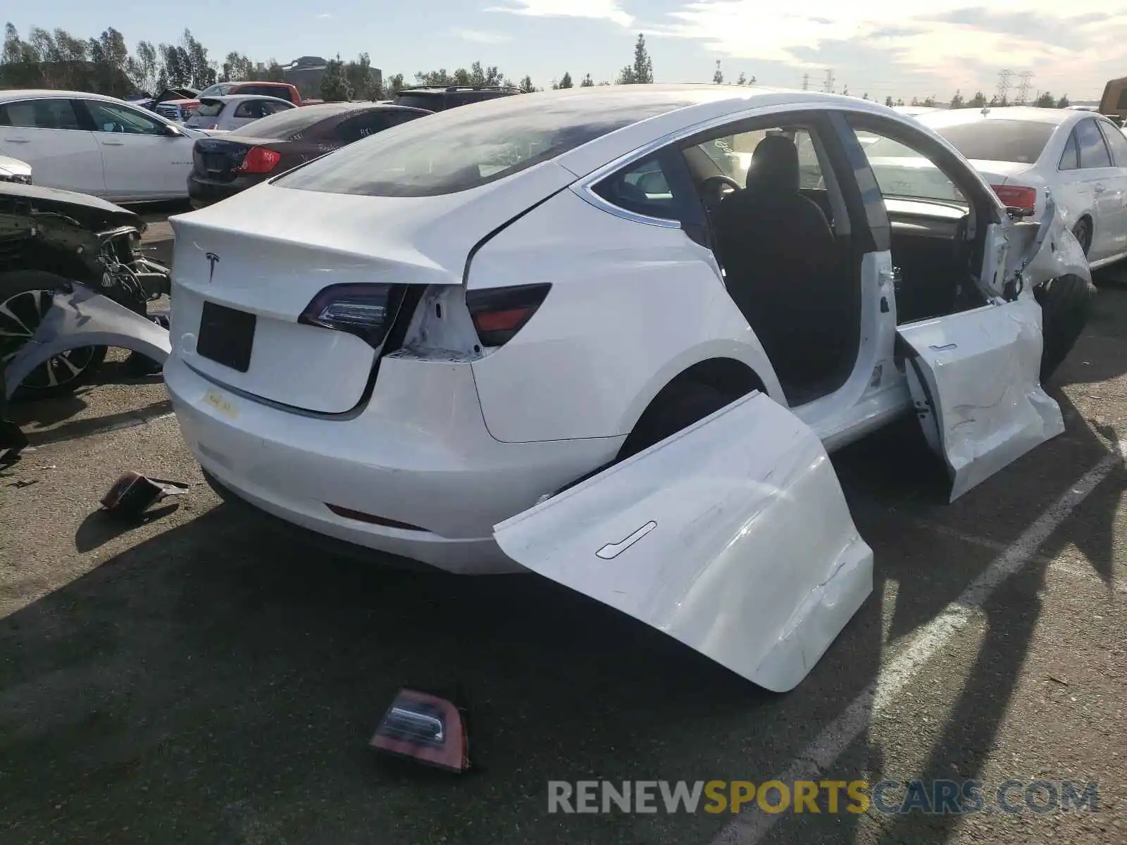 4 Photograph of a damaged car 5YJ3E1EA2LF644885 TESLA MODEL 3 2020