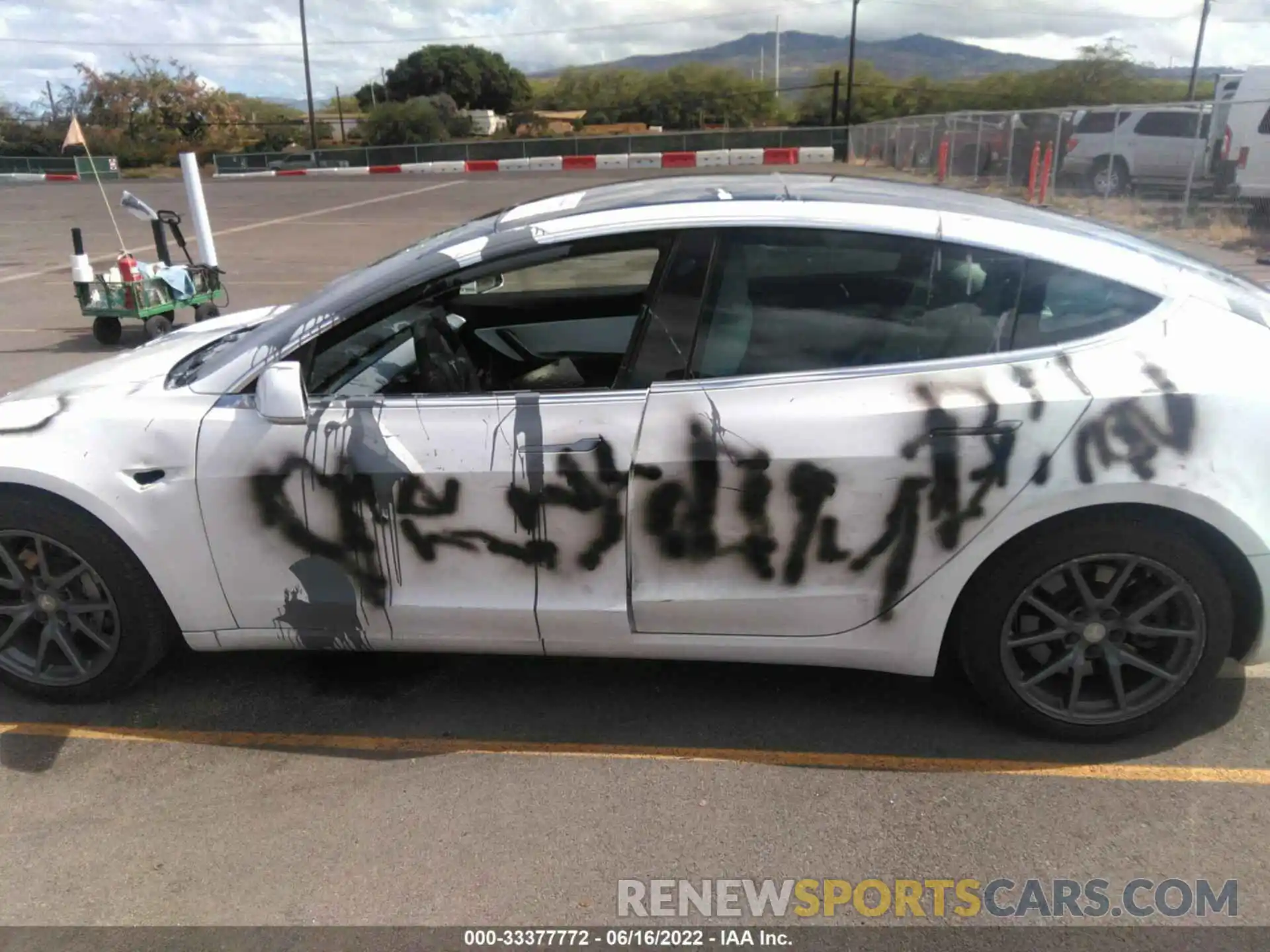 6 Photograph of a damaged car 5YJ3E1EA2LF720864 TESLA MODEL 3 2020