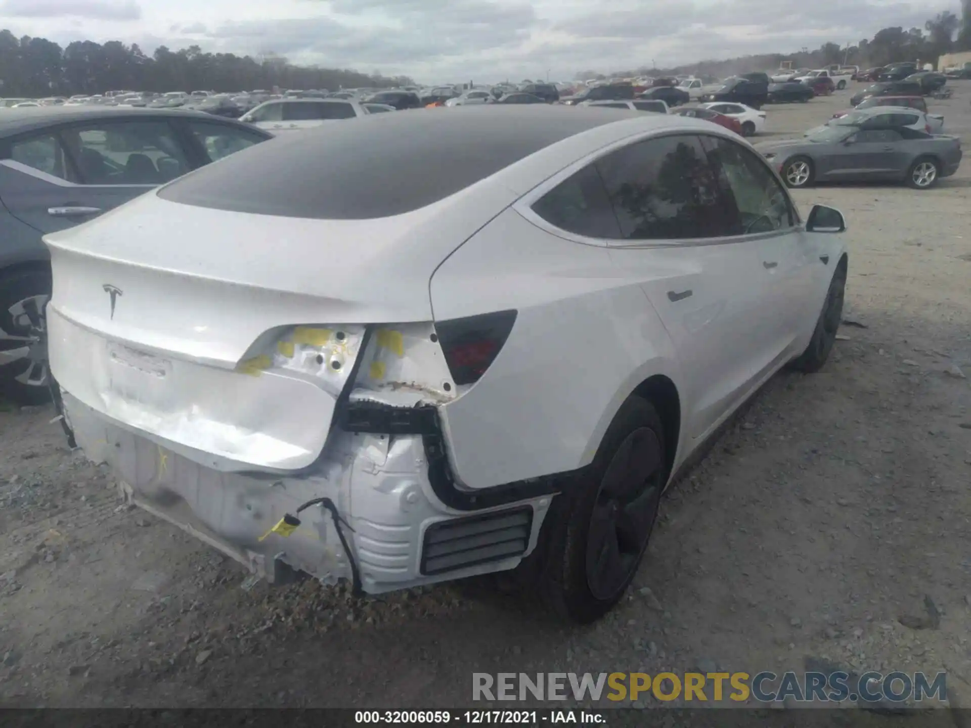 4 Photograph of a damaged car 5YJ3E1EA3LF632485 TESLA MODEL 3 2020