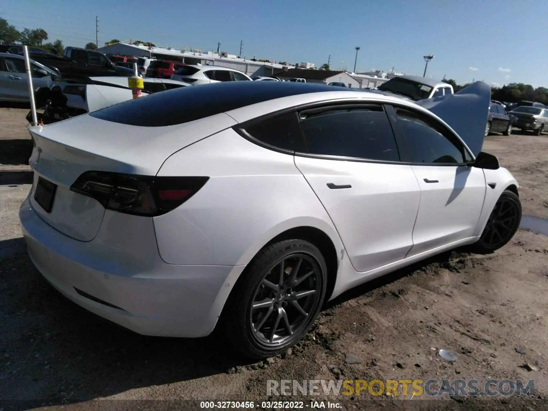 4 Фотография поврежденного автомобиля 5YJ3E1EA3LF802568 TESLA MODEL 3 2020