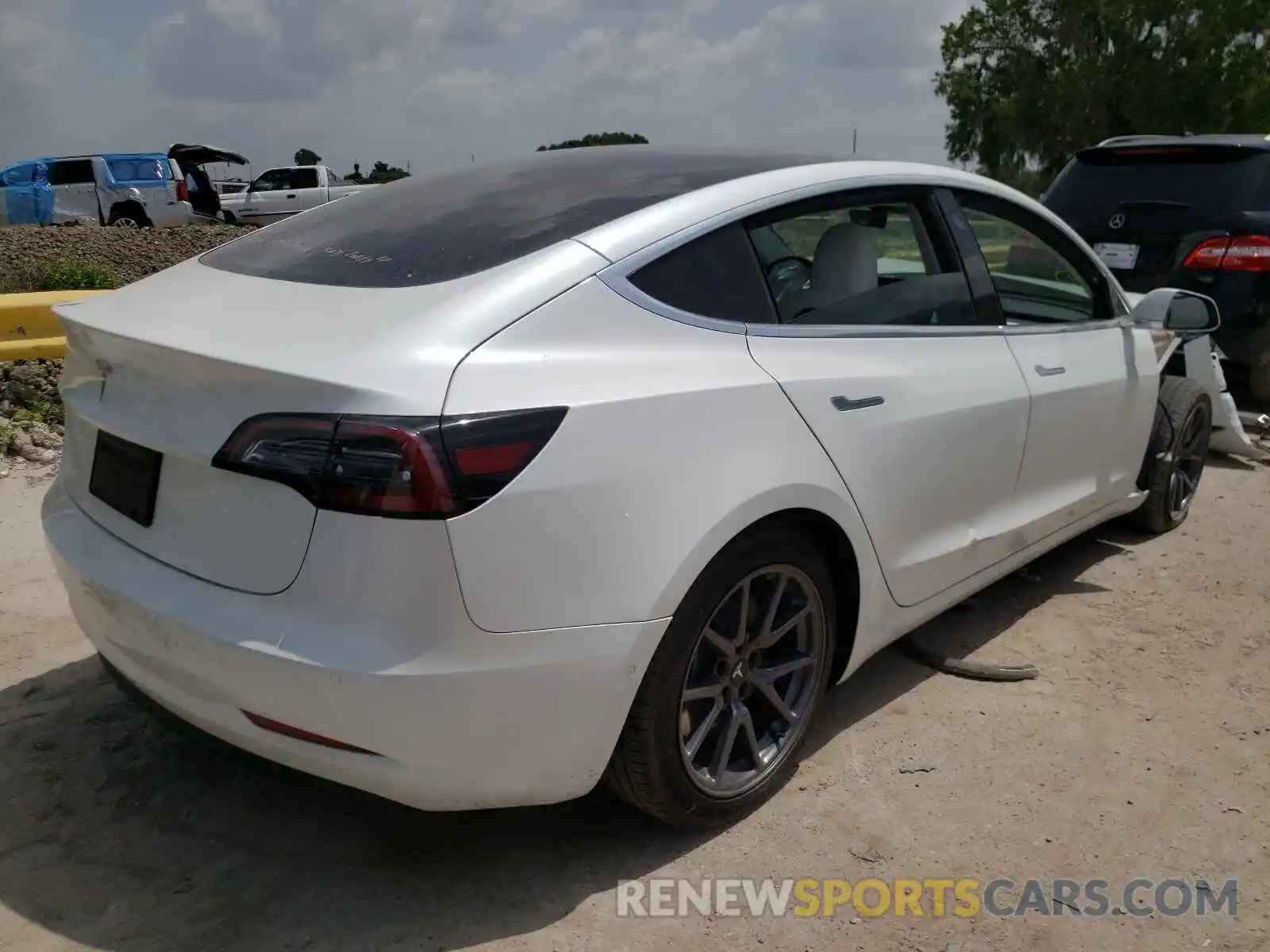 4 Photograph of a damaged car 5YJ3E1EA4LF591090 TESLA MODEL 3 2020