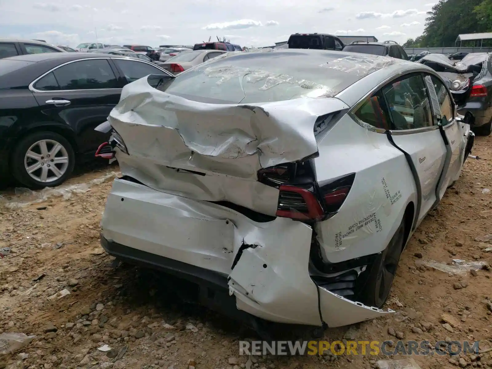 4 Photograph of a damaged car 5YJ3E1EA4LF598993 TESLA MODEL 3 2020