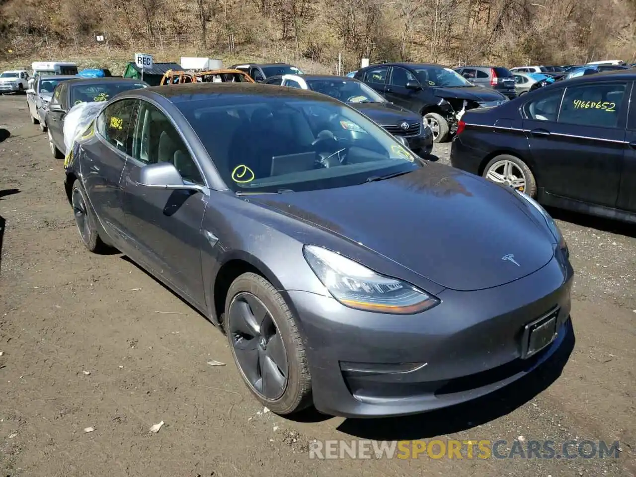 1 Photograph of a damaged car 5YJ3E1EA4LF739299 TESLA MODEL 3 2020