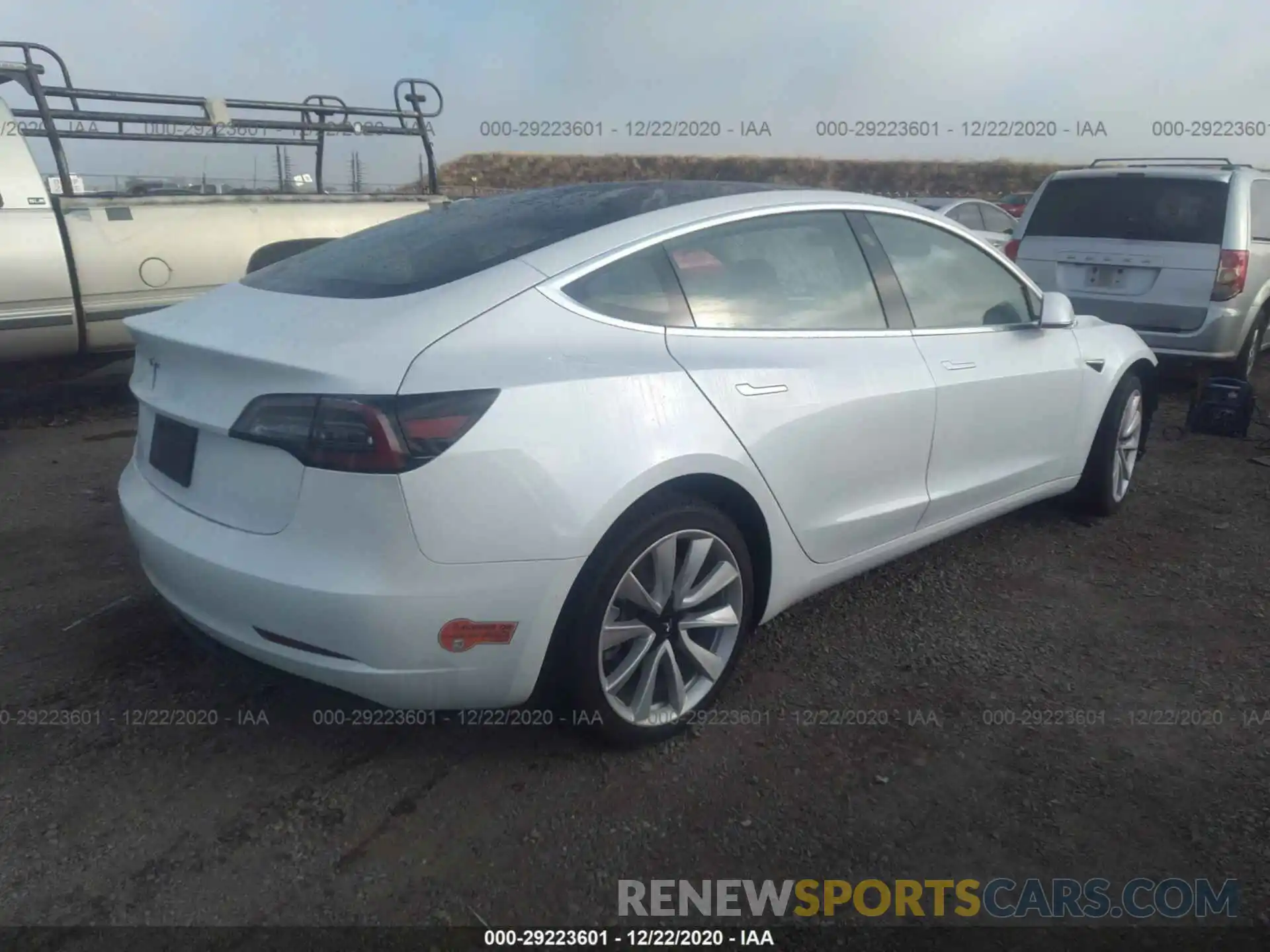 4 Photograph of a damaged car 5YJ3E1EA4LF745961 TESLA MODEL 3 2020