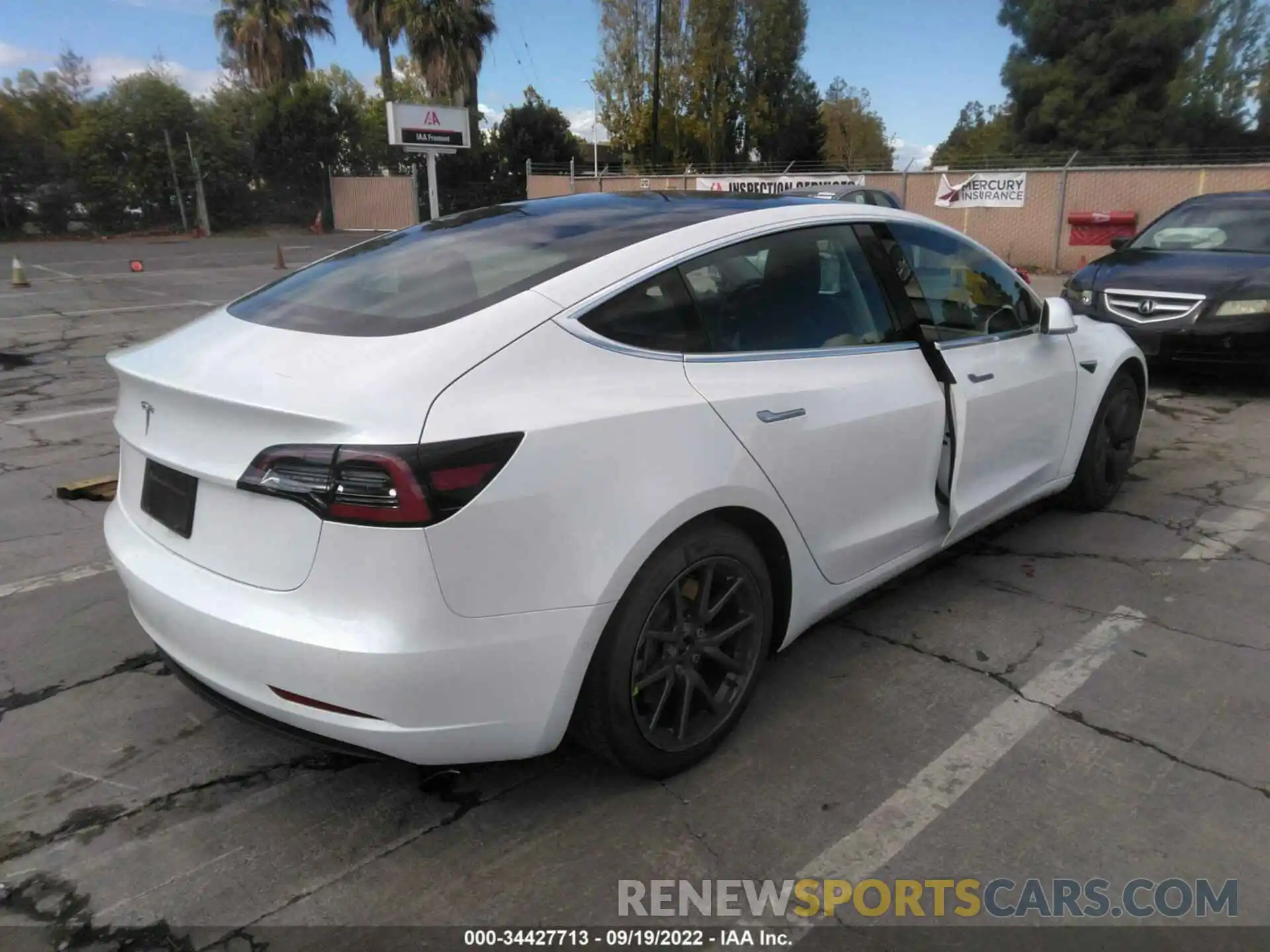 4 Photograph of a damaged car 5YJ3E1EA4LF805799 TESLA MODEL 3 2020