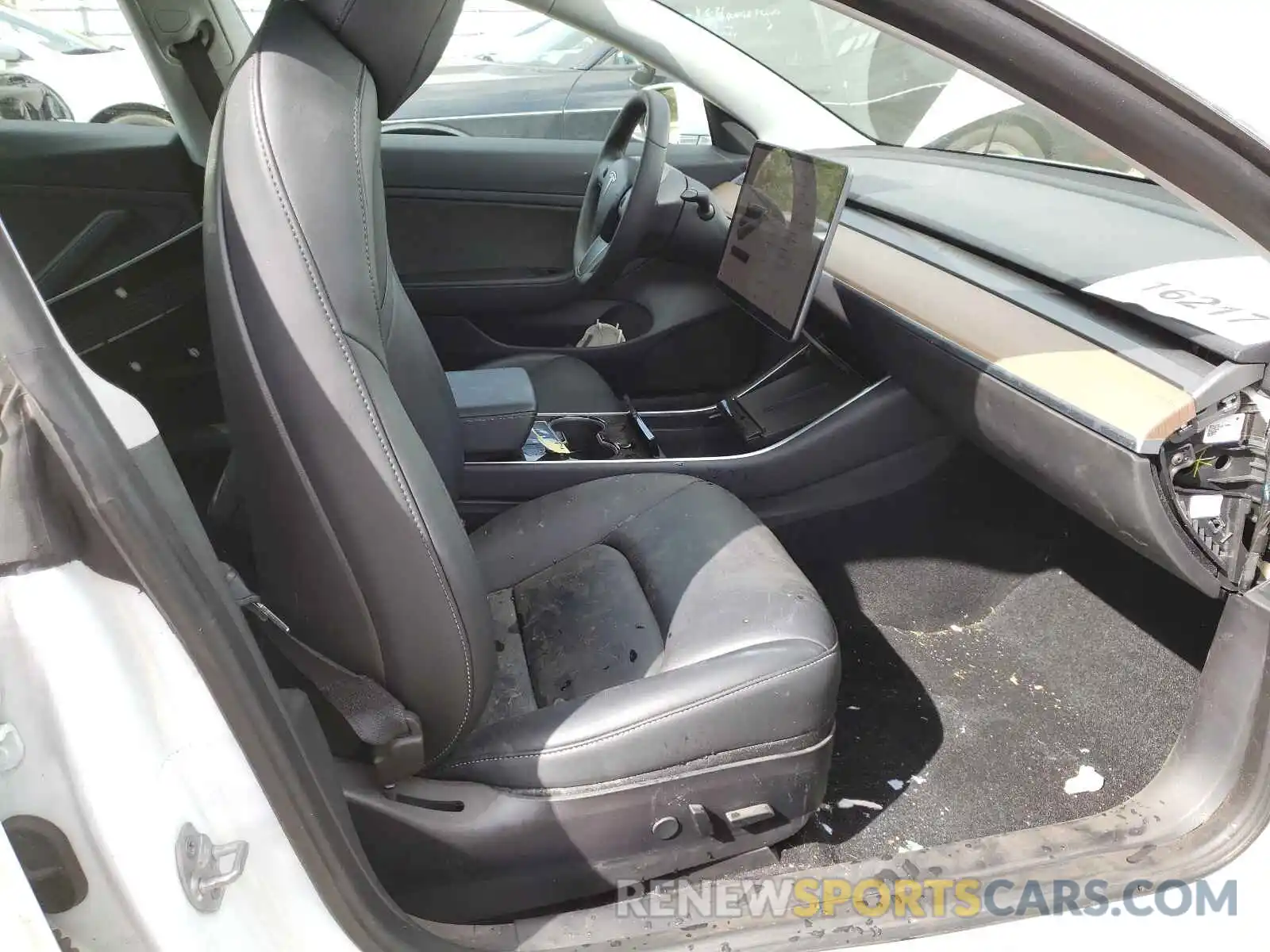 5 Photograph of a damaged car 5YJ3E1EA5LF476787 TESLA MODEL 3 2020