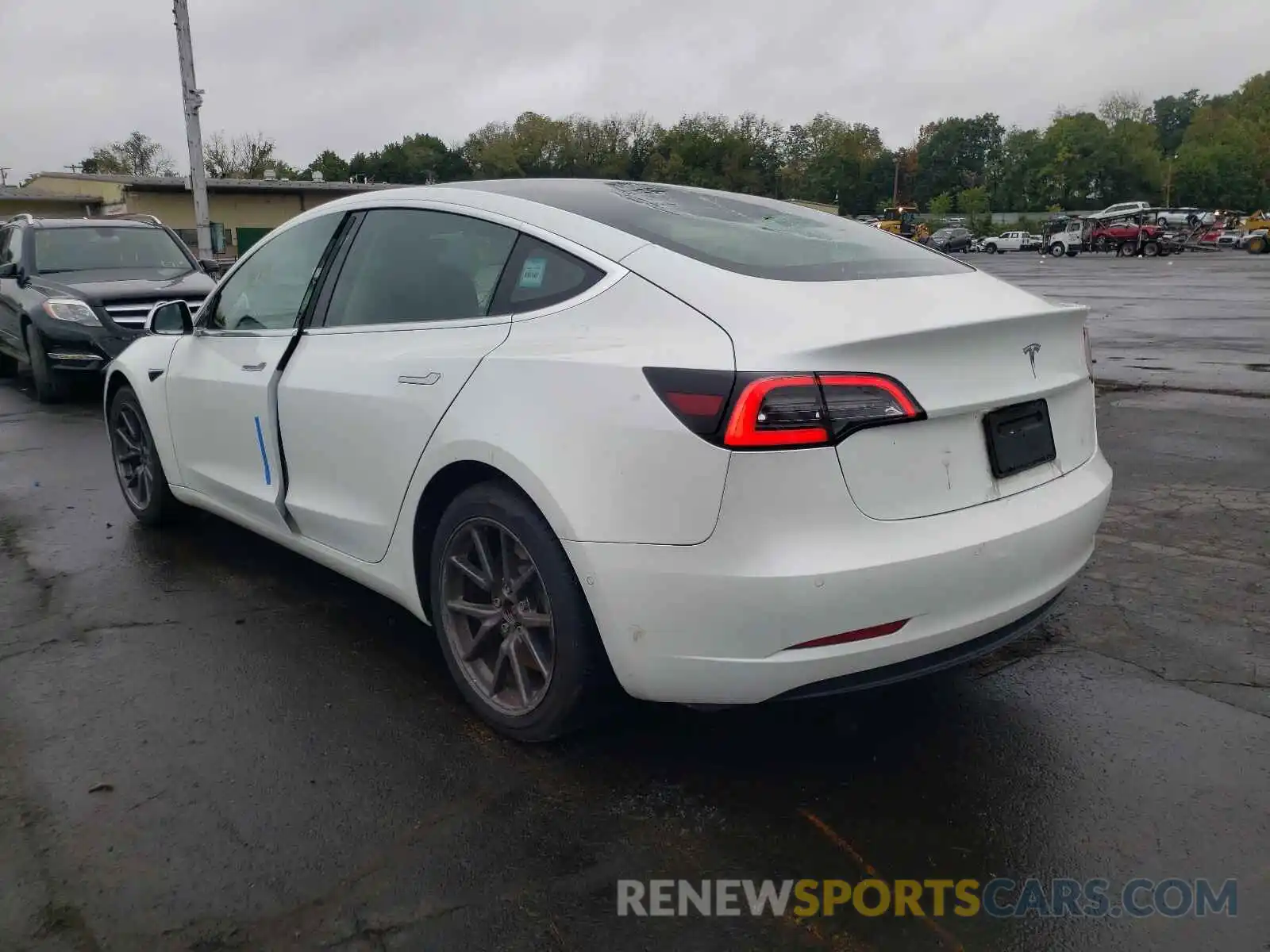 3 Photograph of a damaged car 5YJ3E1EA5LF590689 TESLA MODEL 3 2020