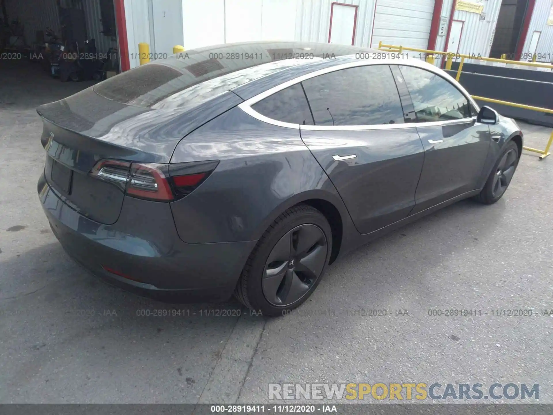 4 Фотография поврежденного автомобиля 5YJ3E1EA5LF611461 TESLA MODEL 3 2020