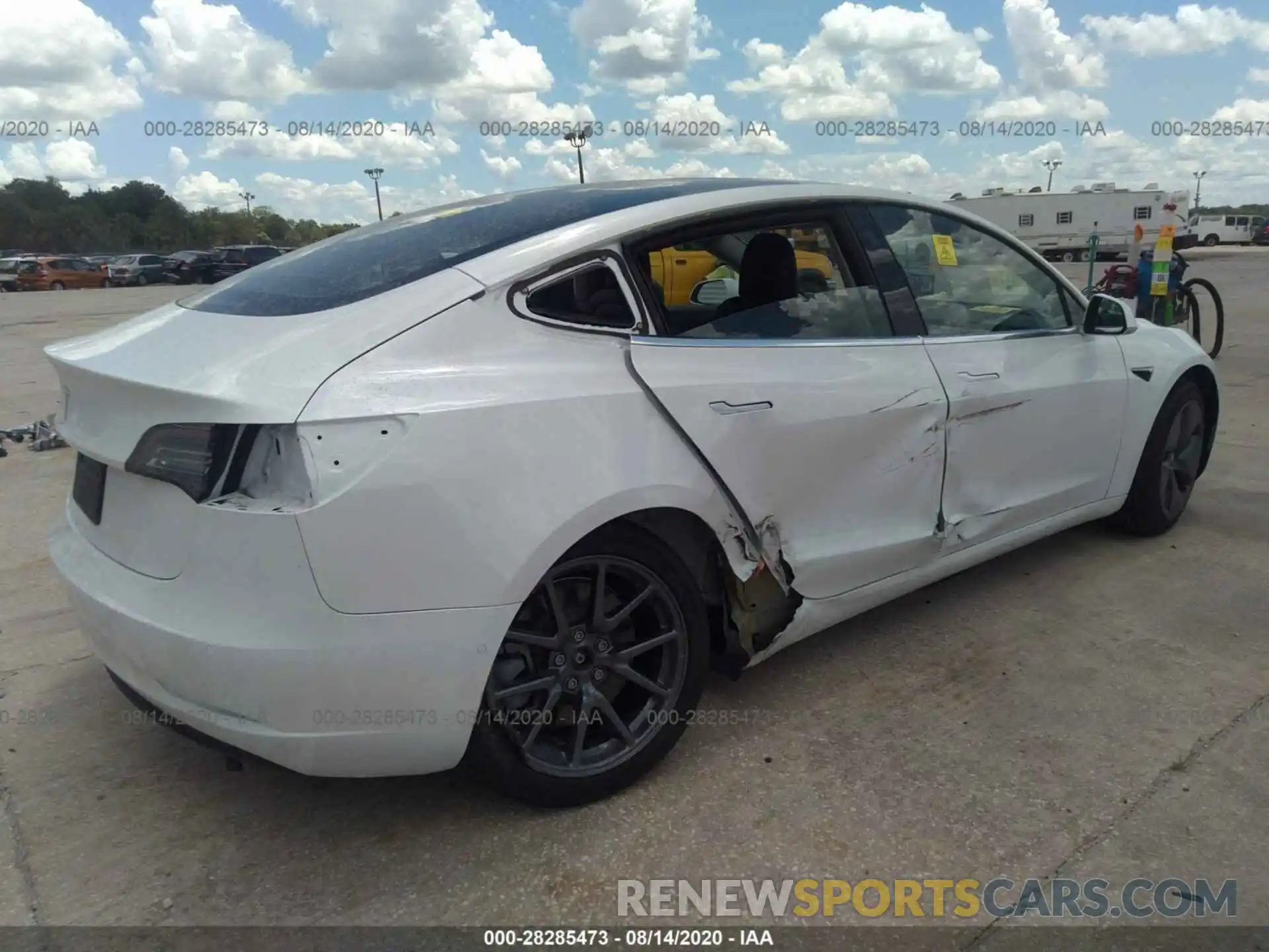 4 Photograph of a damaged car 5YJ3E1EA5LF612884 TESLA MODEL 3 2020