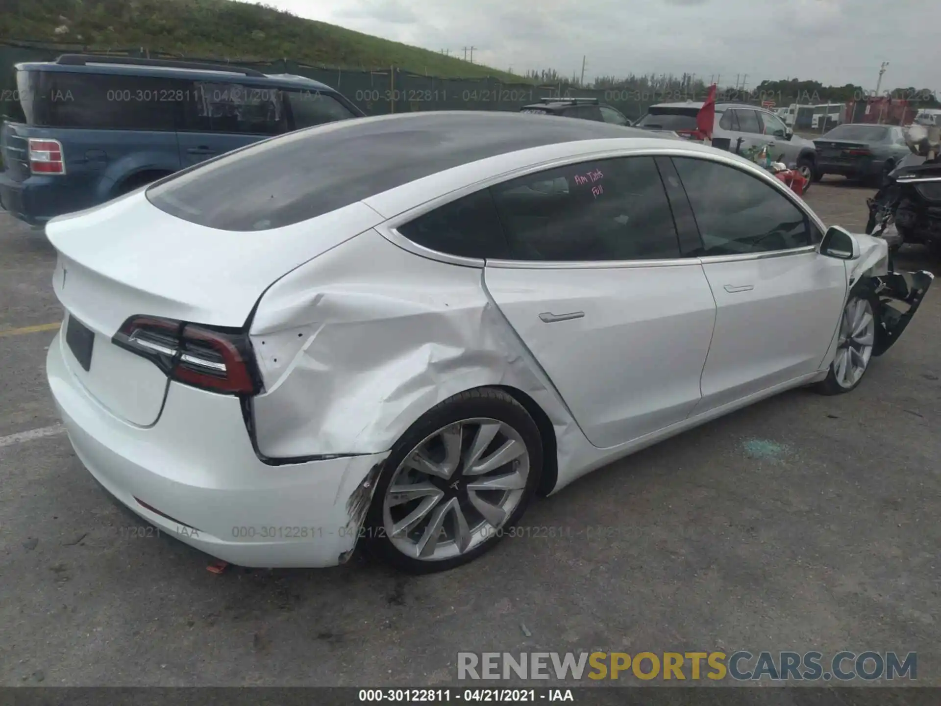 4 Фотография поврежденного автомобиля 5YJ3E1EA5LF616059 TESLA MODEL 3 2020