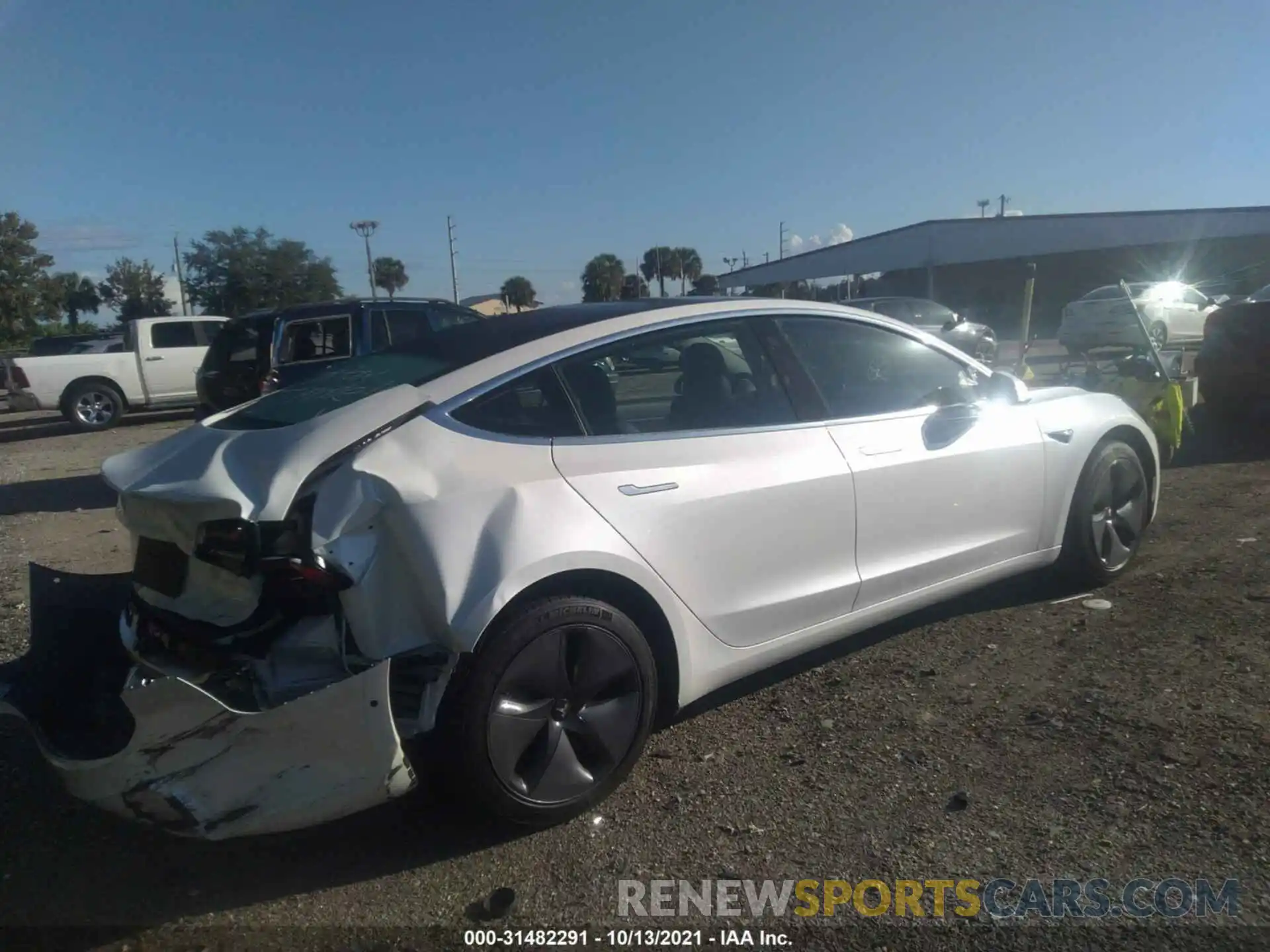 4 Photograph of a damaged car 5YJ3E1EA5LF632925 TESLA MODEL 3 2020