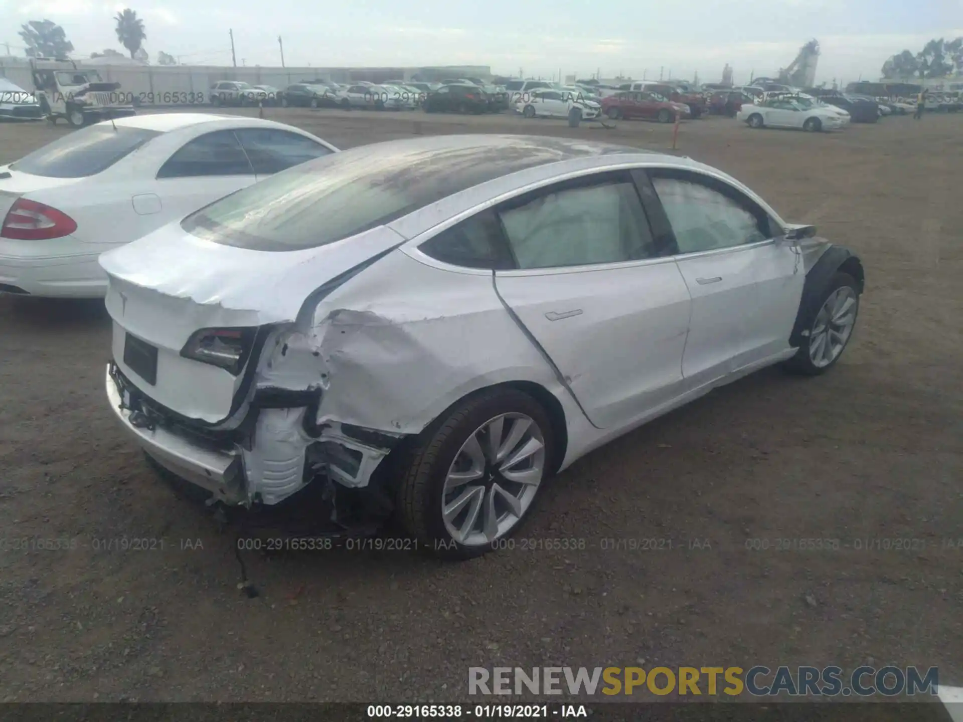 4 Photograph of a damaged car 5YJ3E1EA5LF634903 TESLA MODEL 3 2020