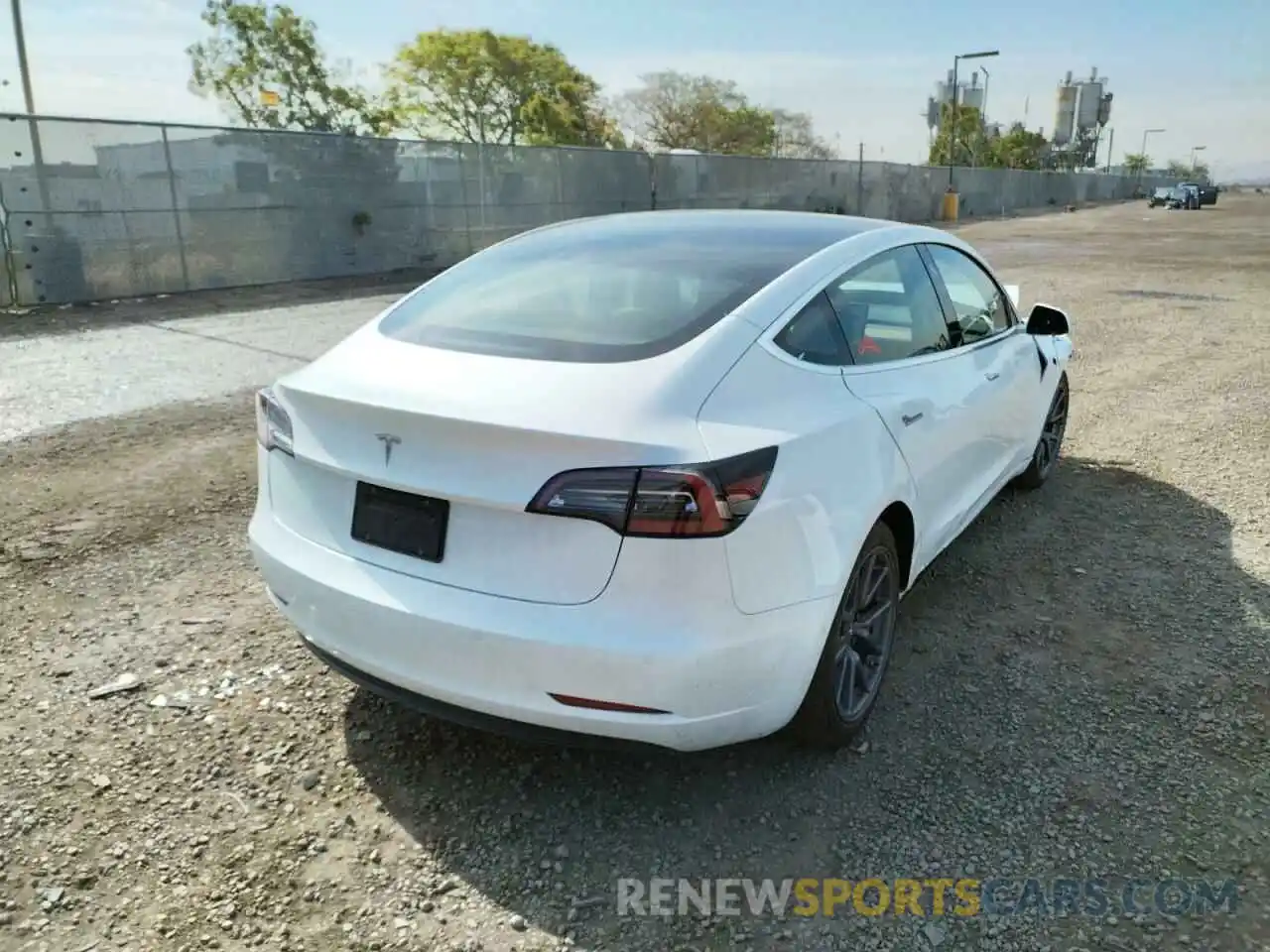 4 Photograph of a damaged car 5YJ3E1EA5LF644850 TESLA MODEL 3 2020