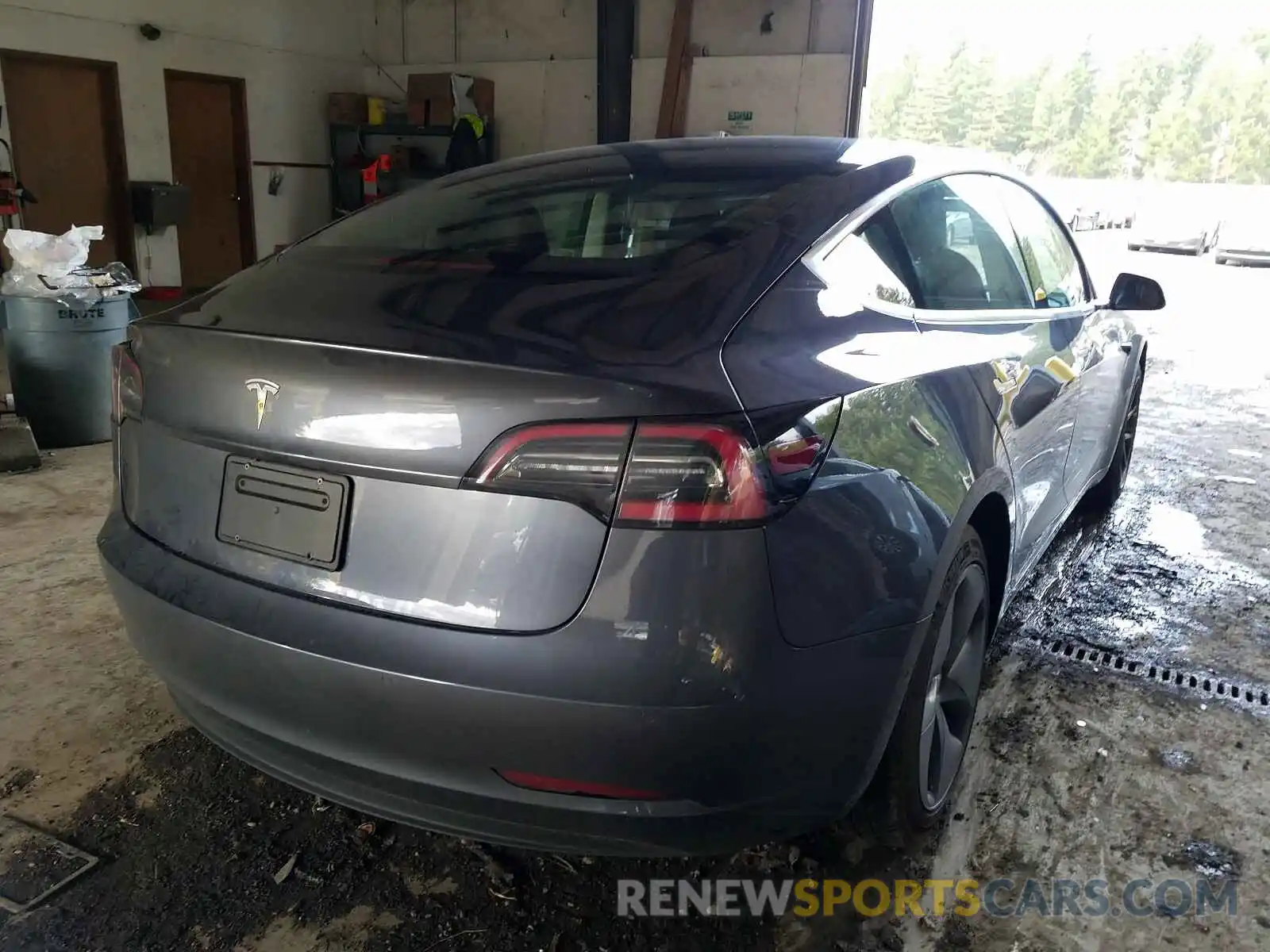 4 Photograph of a damaged car 5YJ3E1EA5LF705047 TESLA MODEL 3 2020