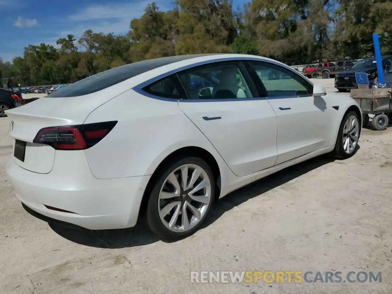 3 Photograph of a damaged car 5YJ3E1EA5LF717585 TESLA MODEL 3 2020