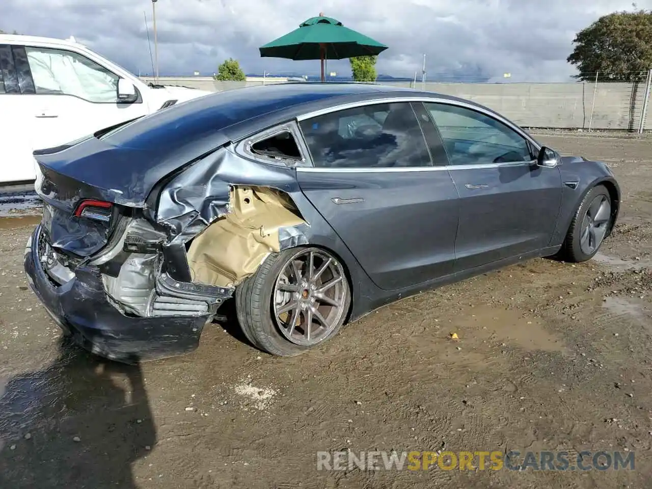 3 Photograph of a damaged car 5YJ3E1EA5LF739523 TESLA MODEL 3 2020