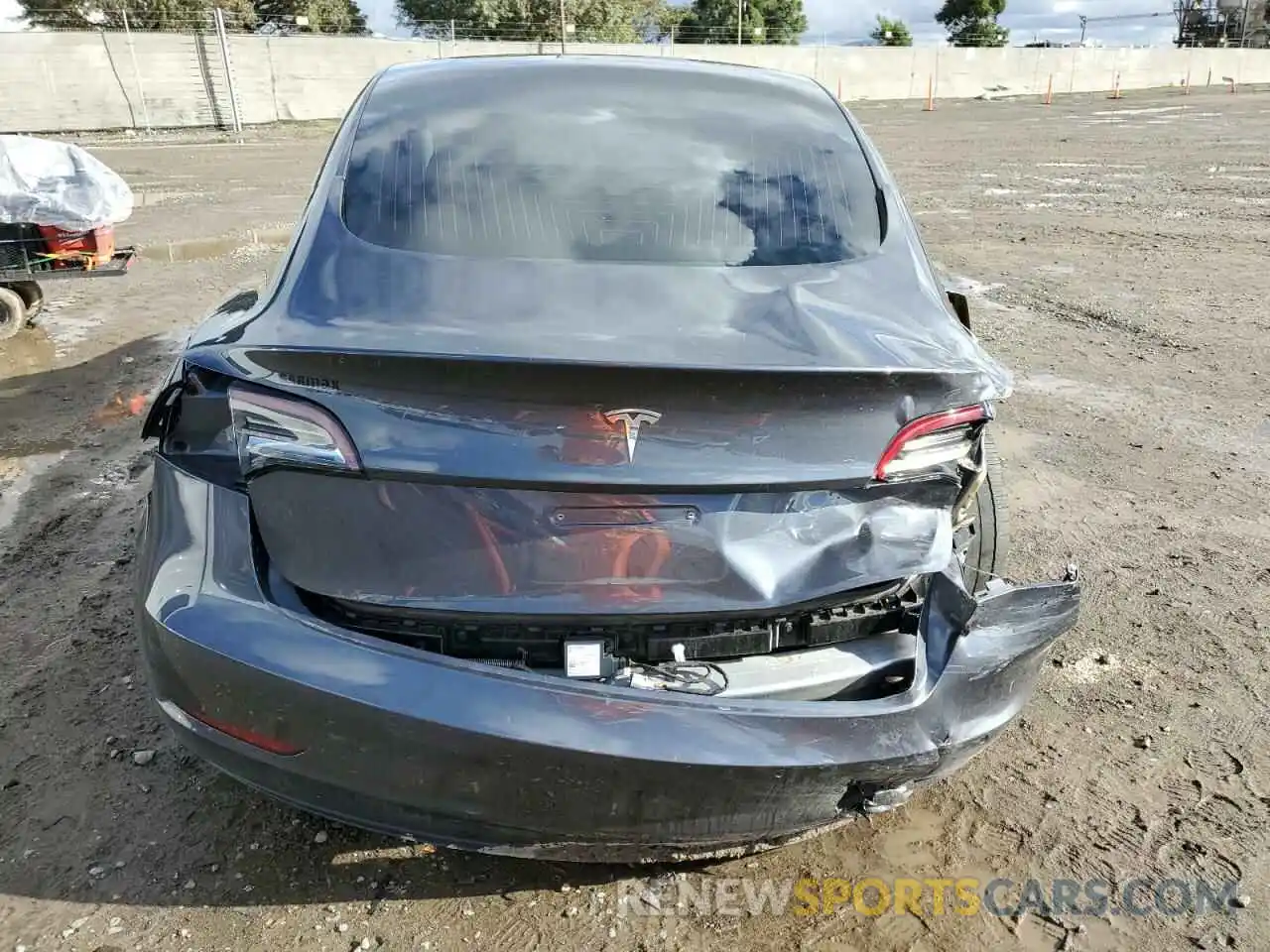 6 Photograph of a damaged car 5YJ3E1EA5LF739523 TESLA MODEL 3 2020