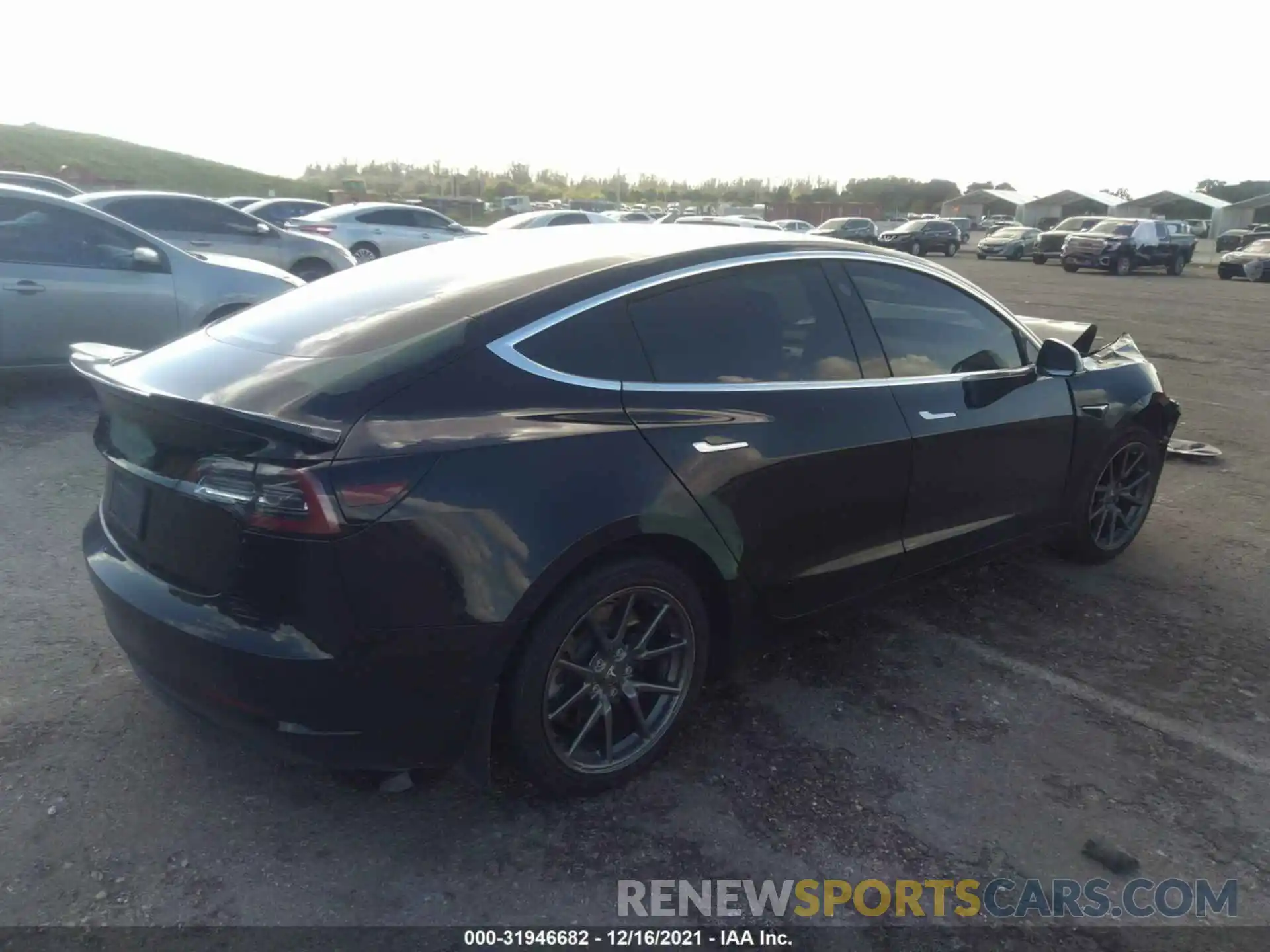 4 Фотография поврежденного автомобиля 5YJ3E1EA6LF606754 TESLA MODEL 3 2020