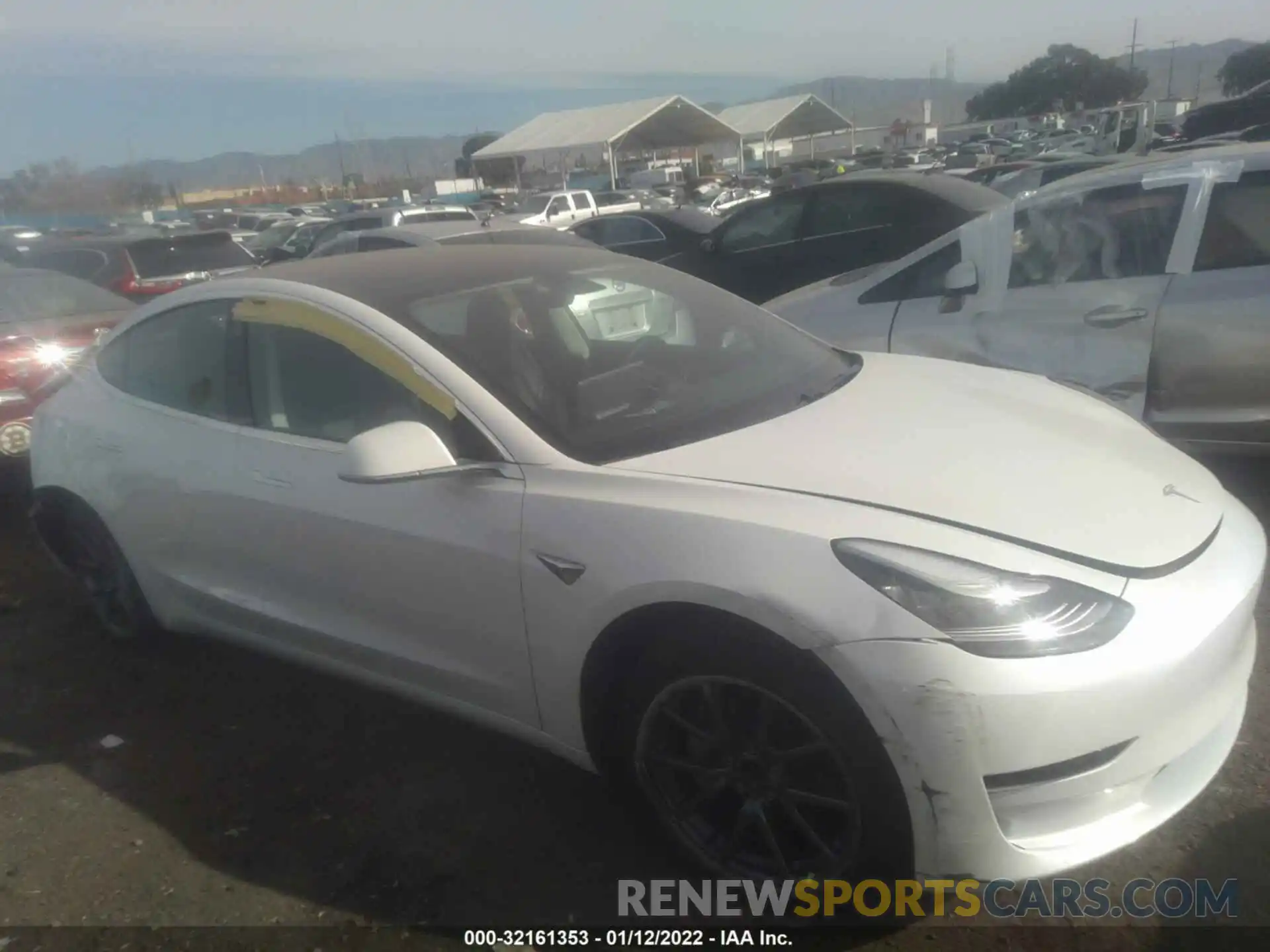 1 Photograph of a damaged car 5YJ3E1EA6LF613784 TESLA MODEL 3 2020