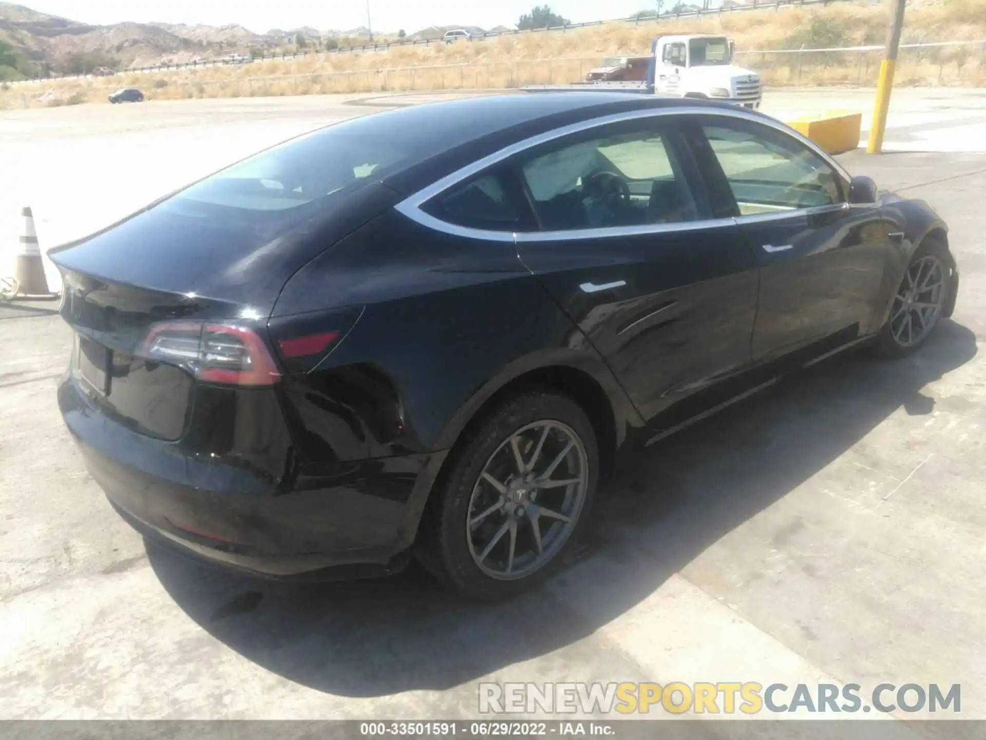 4 Фотография поврежденного автомобиля 5YJ3E1EA6LF704442 TESLA MODEL 3 2020