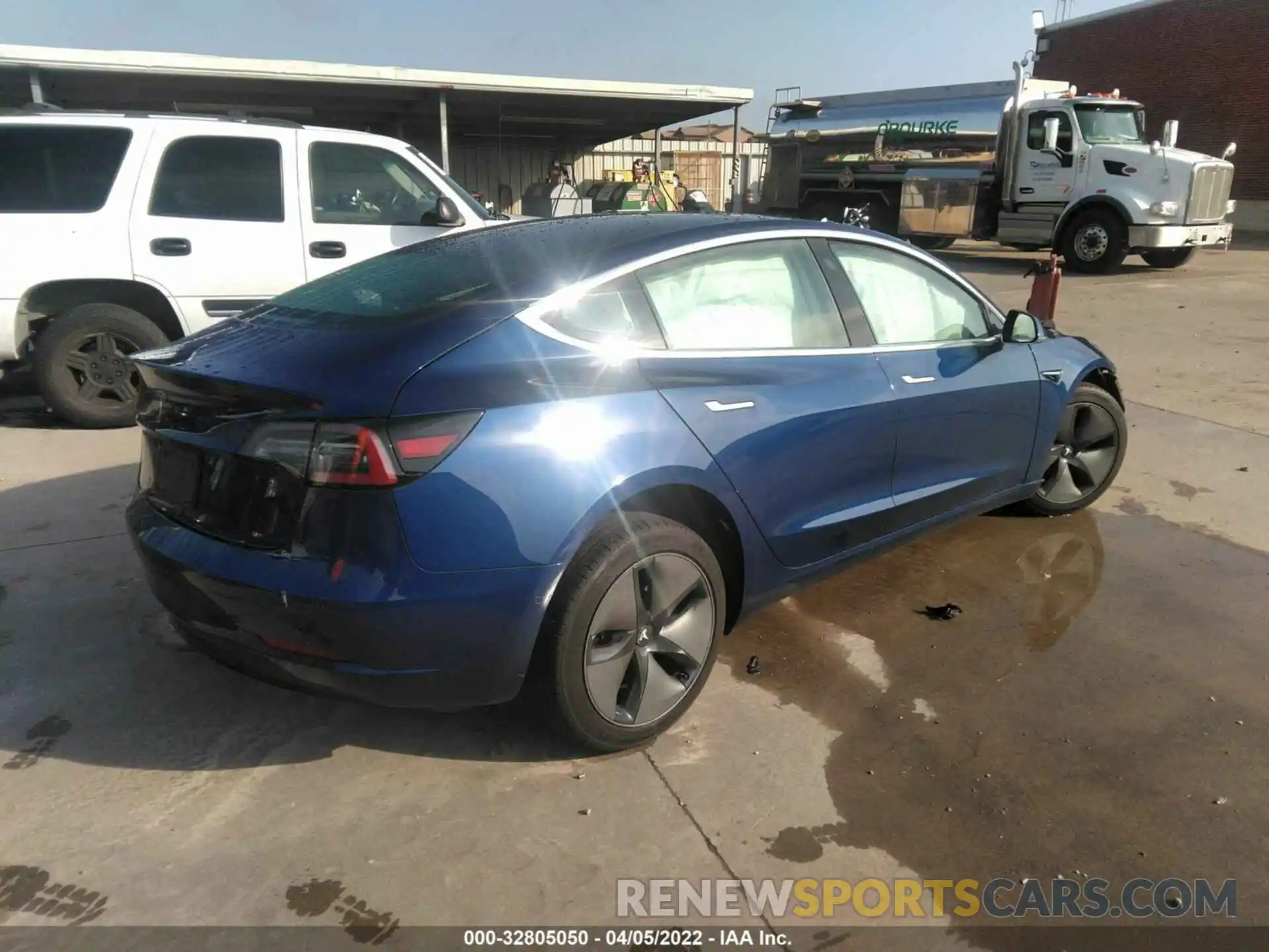 4 Photograph of a damaged car 5YJ3E1EA6LF705834 TESLA MODEL 3 2020