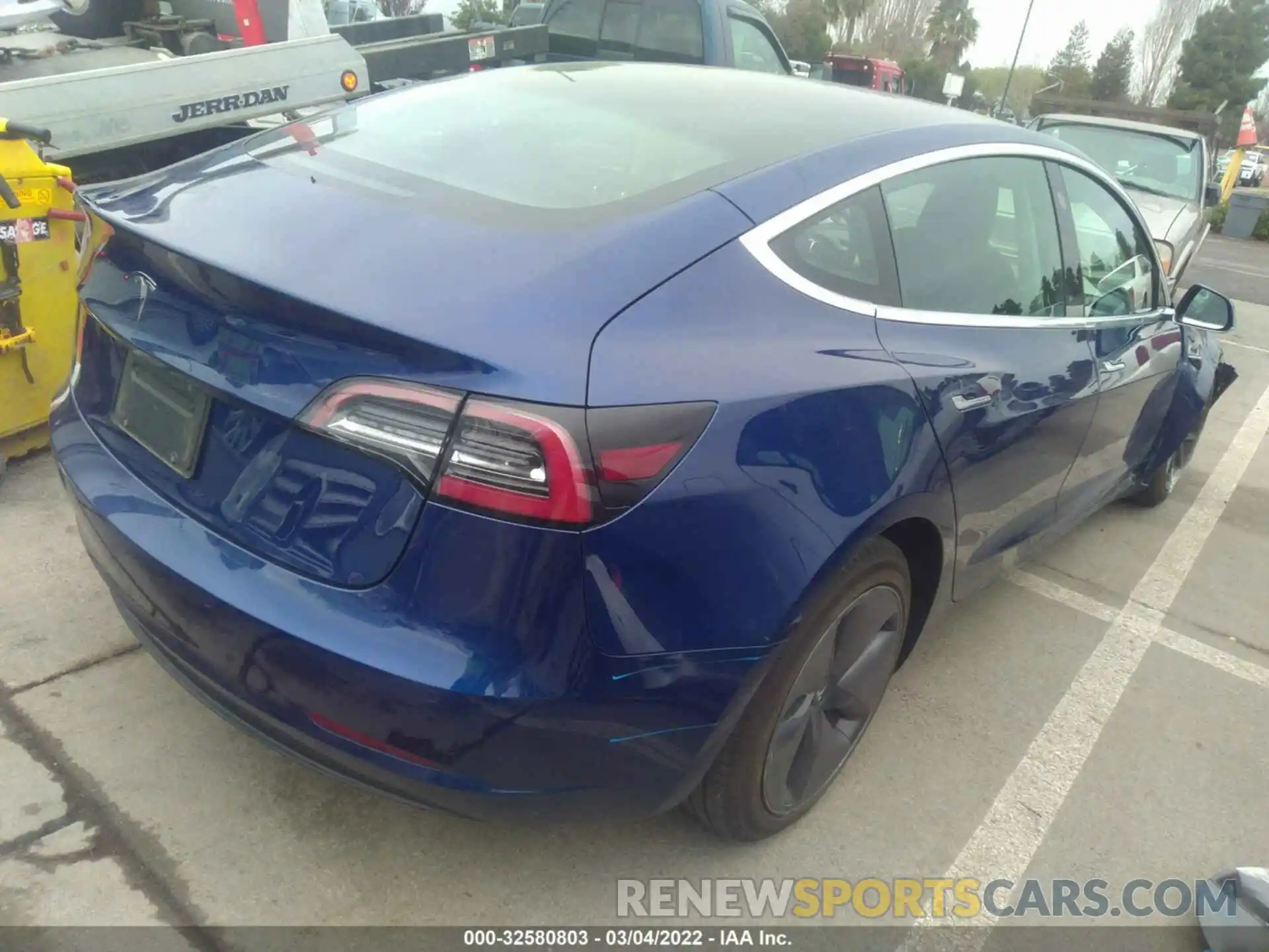 4 Photograph of a damaged car 5YJ3E1EA6LF705882 TESLA MODEL 3 2020