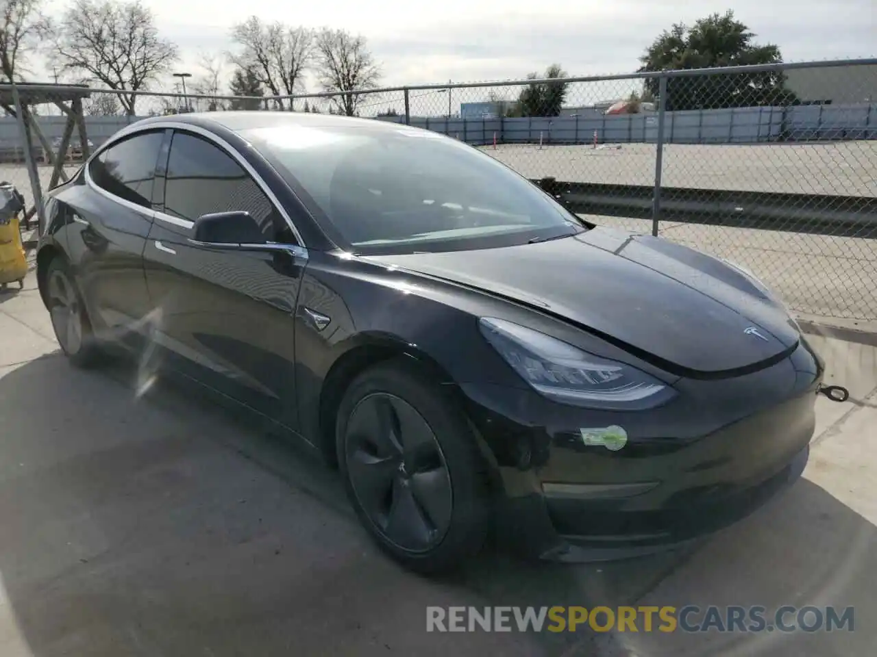 4 Photograph of a damaged car 5YJ3E1EA6LF739076 TESLA MODEL 3 2020