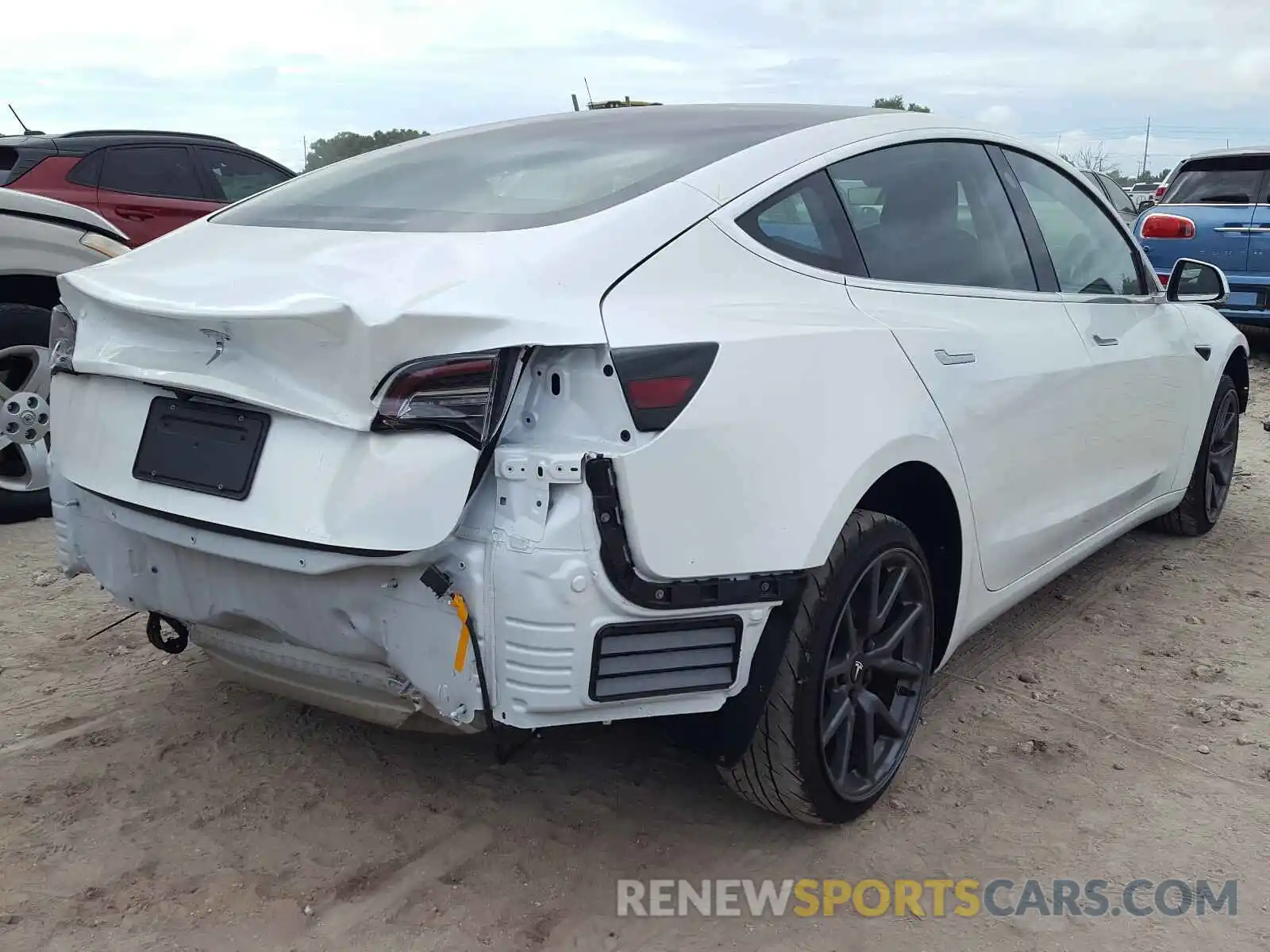 4 Photograph of a damaged car 5YJ3E1EA7LF659169 TESLA MODEL 3 2020