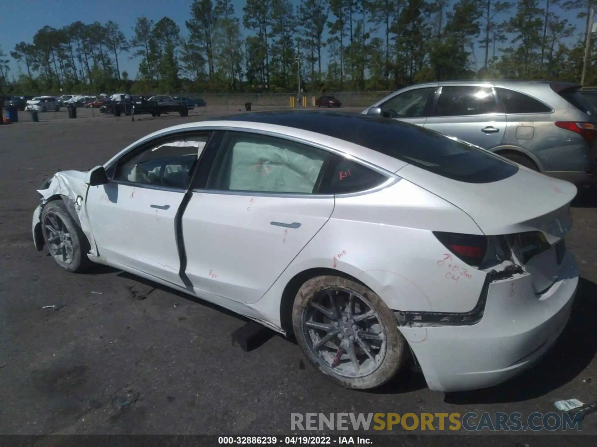 3 Photograph of a damaged car 5YJ3E1EA8LF504209 TESLA MODEL 3 2020