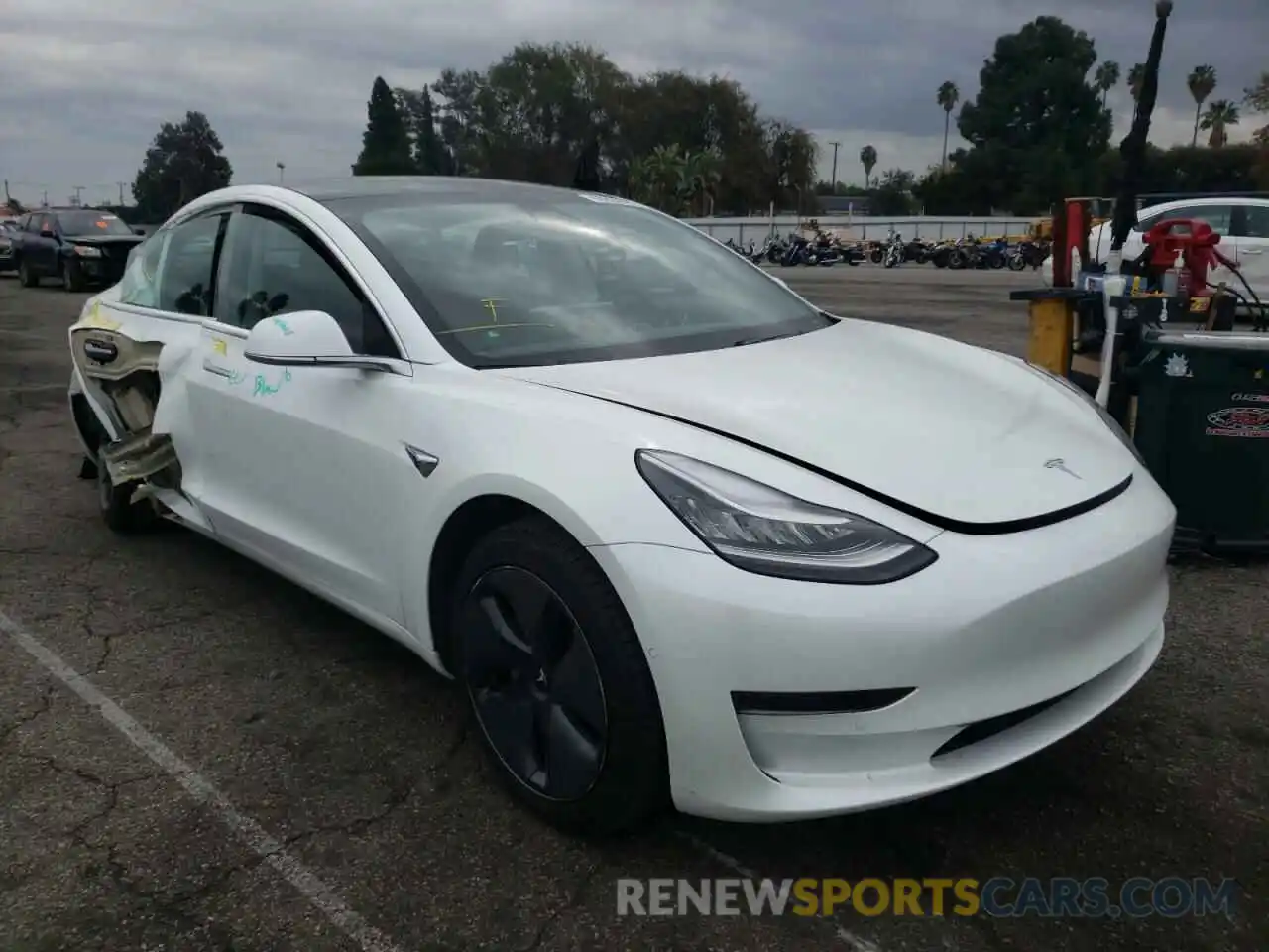 1 Photograph of a damaged car 5YJ3E1EA8LF631588 TESLA MODEL 3 2020