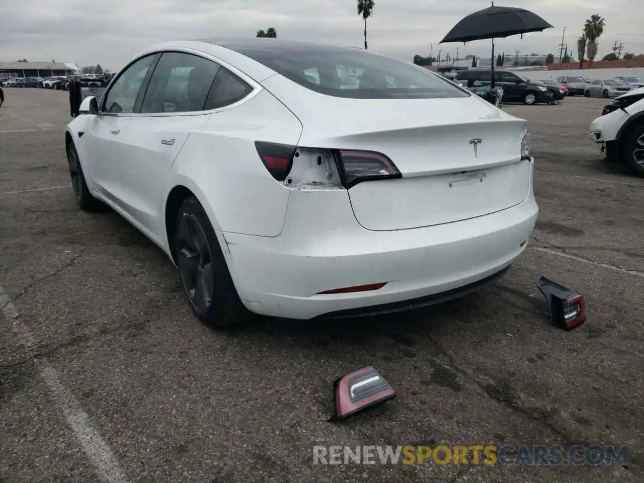 3 Photograph of a damaged car 5YJ3E1EA8LF631588 TESLA MODEL 3 2020