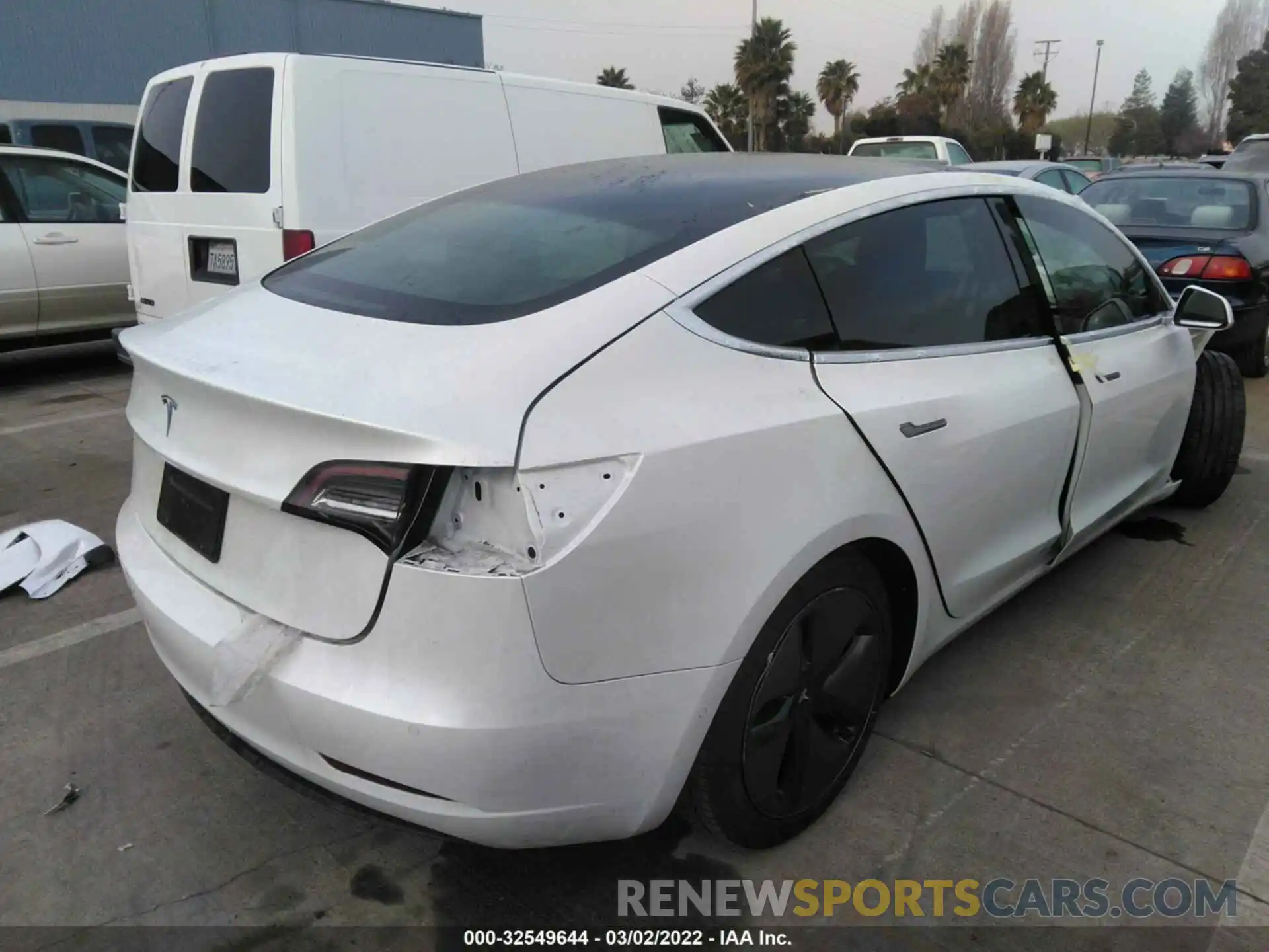 4 Photograph of a damaged car 5YJ3E1EA8LF631638 TESLA MODEL 3 2020