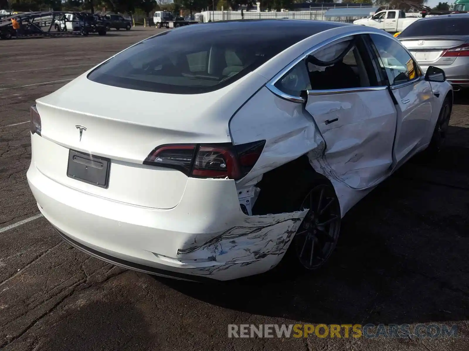 4 Photograph of a damaged car 5YJ3E1EA8LF632143 TESLA MODEL 3 2020