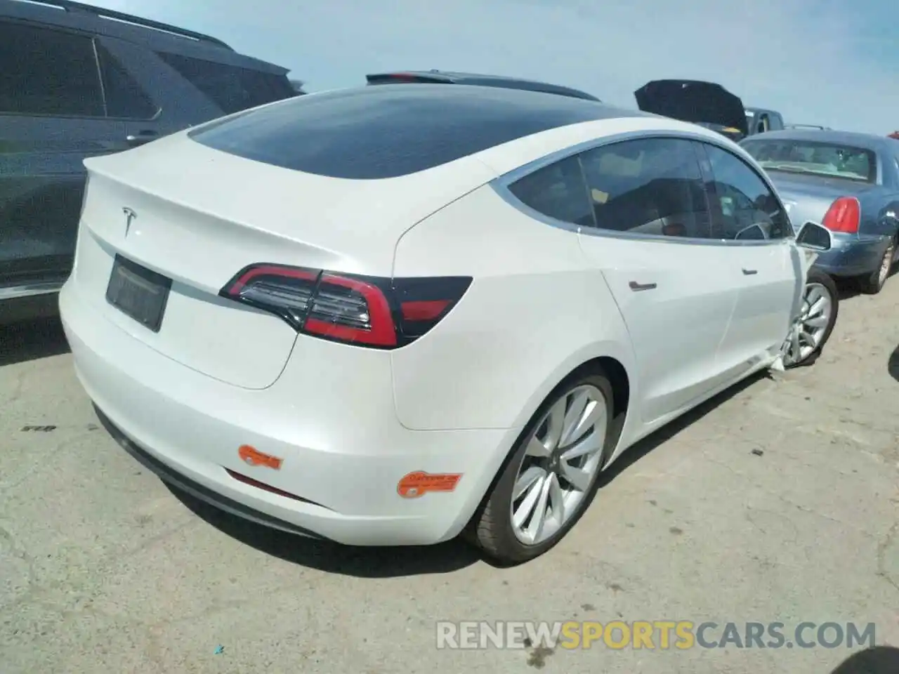 4 Photograph of a damaged car 5YJ3E1EA8LF632708 TESLA MODEL 3 2020