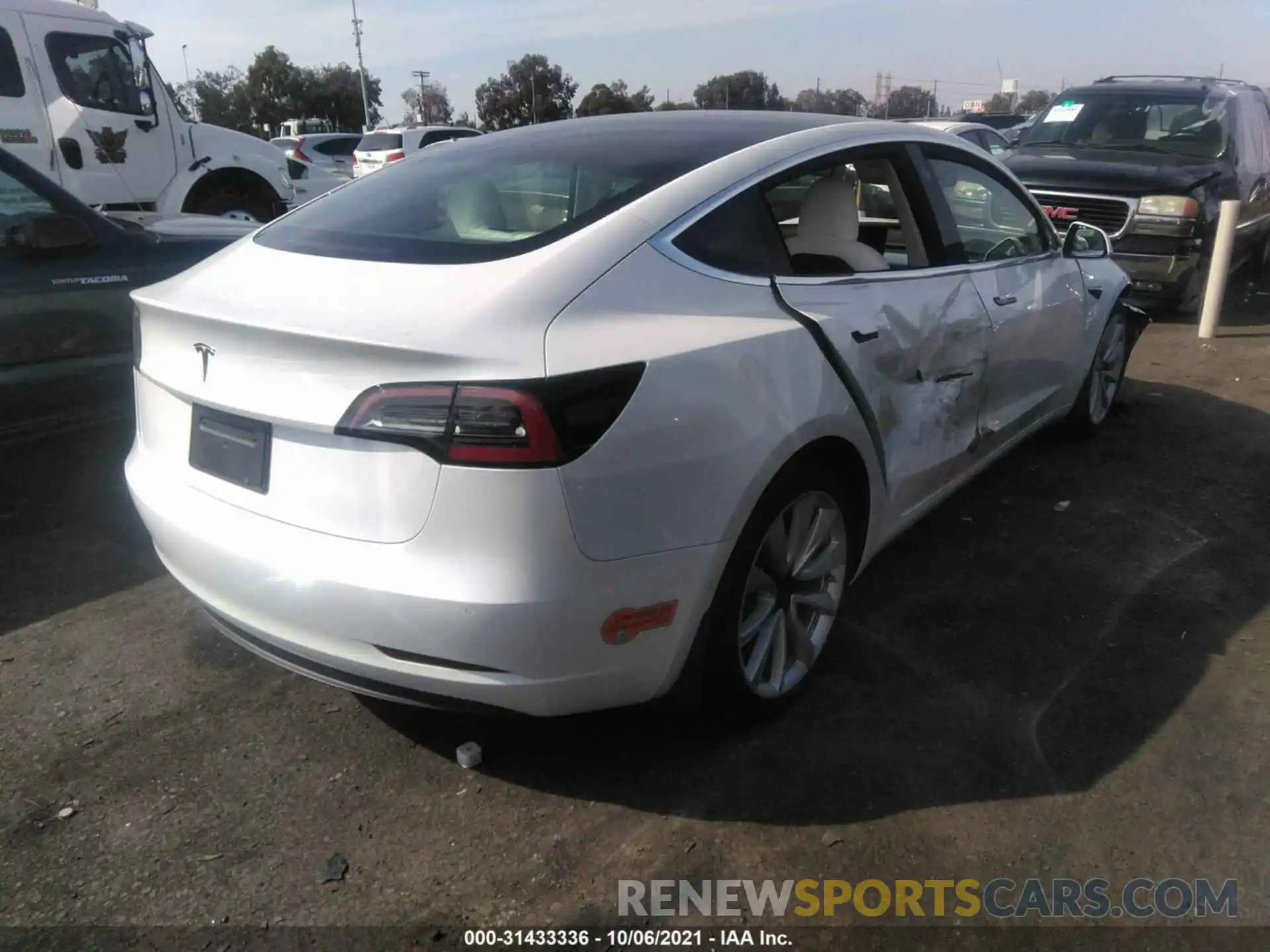 4 Photograph of a damaged car 5YJ3E1EA8LF634989 TESLA MODEL 3 2020