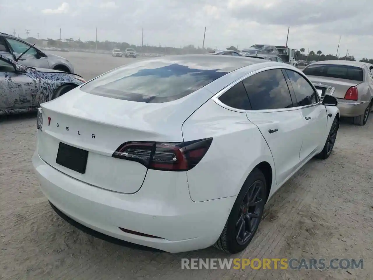 4 Photograph of a damaged car 5YJ3E1EA8LF645362 TESLA MODEL 3 2020