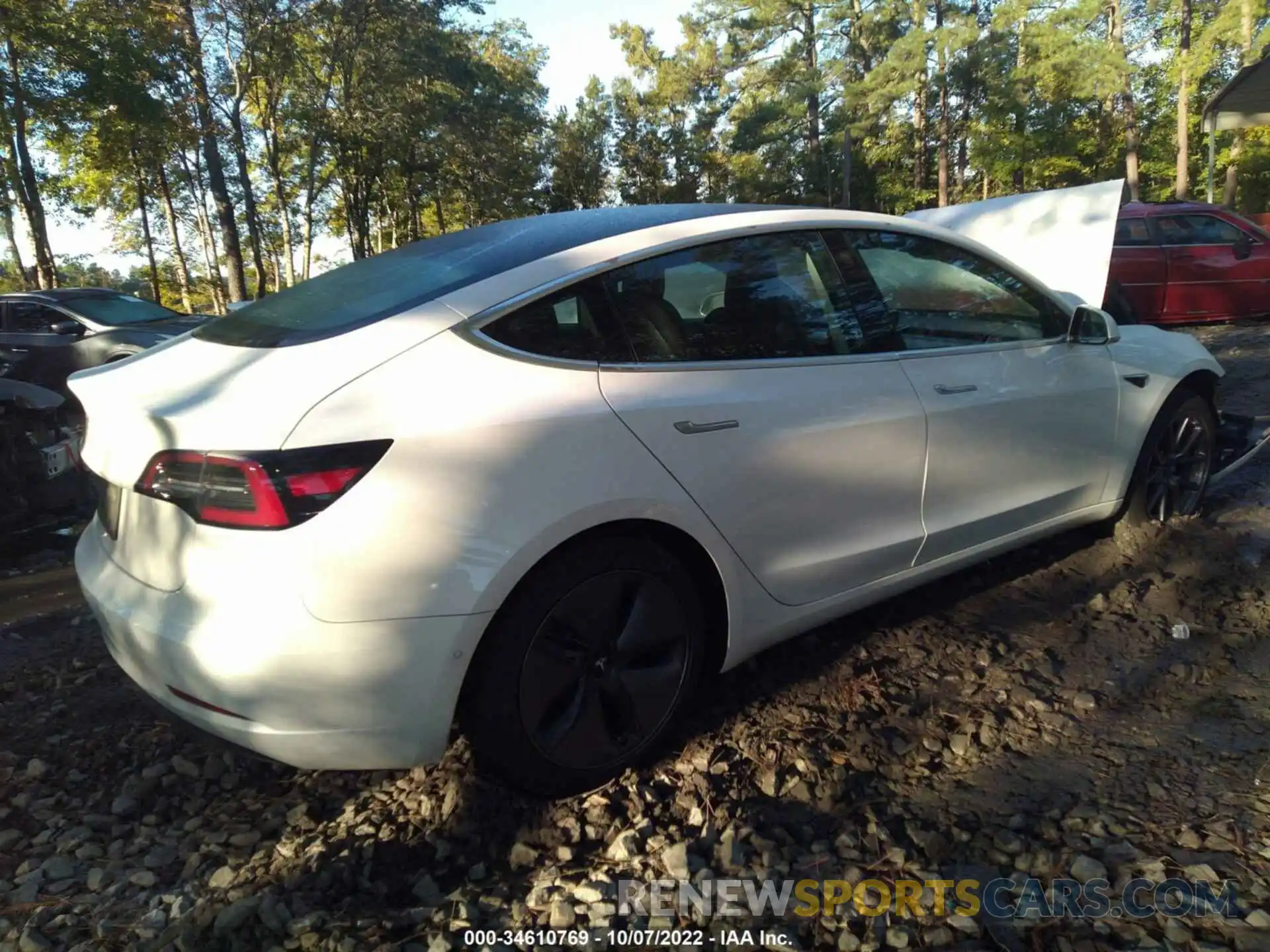 4 Photograph of a damaged car 5YJ3E1EA8LF707231 TESLA MODEL 3 2020