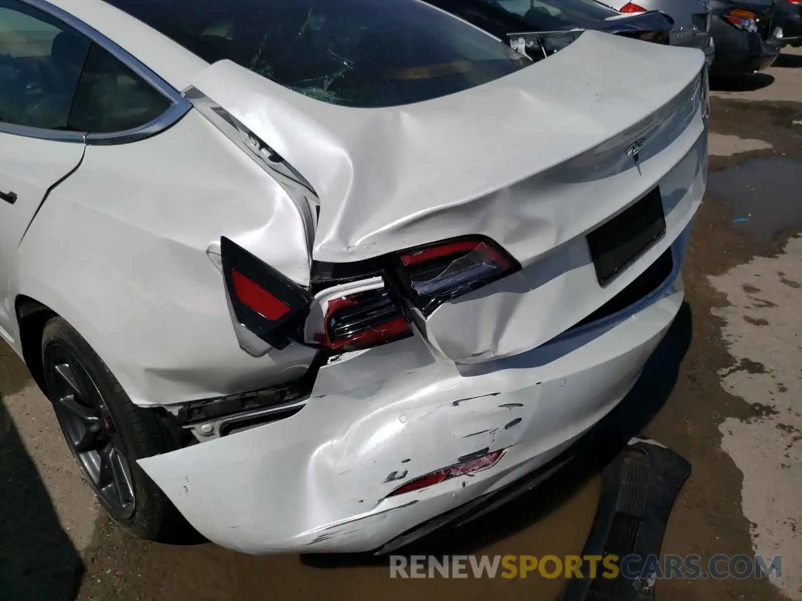 9 Photograph of a damaged car 5YJ3E1EA9LF613679 TESLA MODEL 3 2020