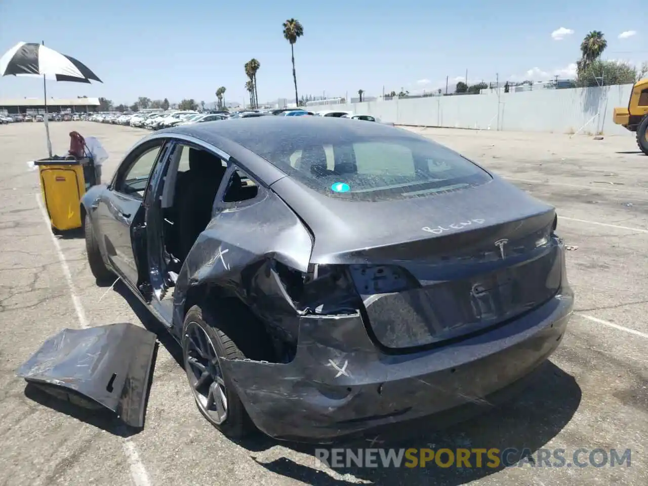 3 Photograph of a damaged car 5YJ3E1EA9LF643913 TESLA MODEL 3 2020