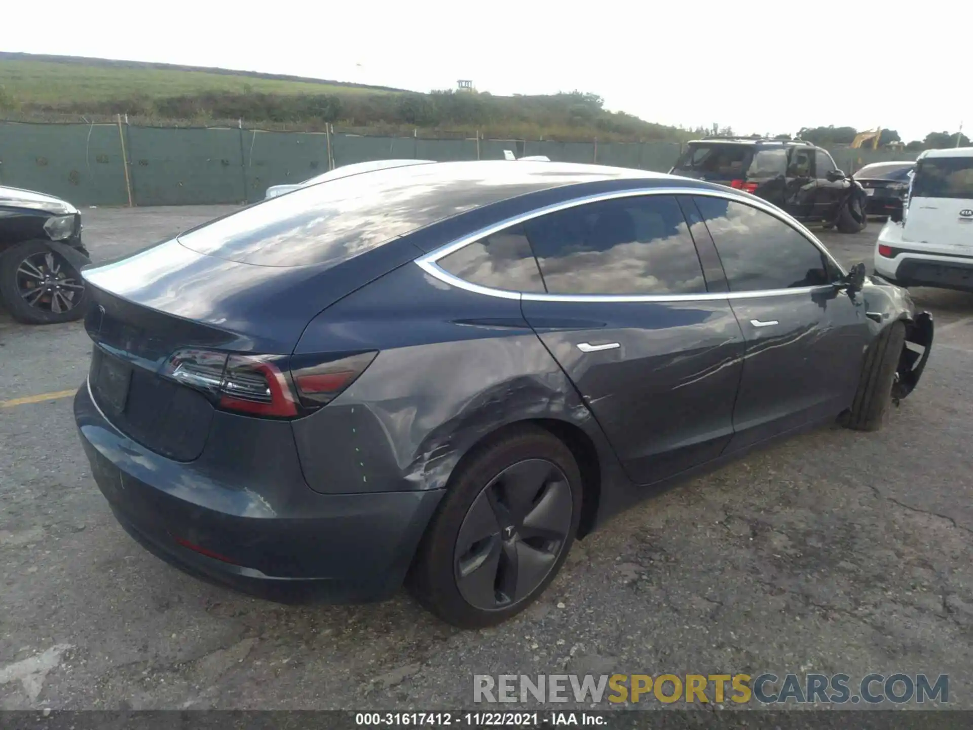 4 Фотография поврежденного автомобиля 5YJ3E1EA9LF657925 TESLA MODEL 3 2020