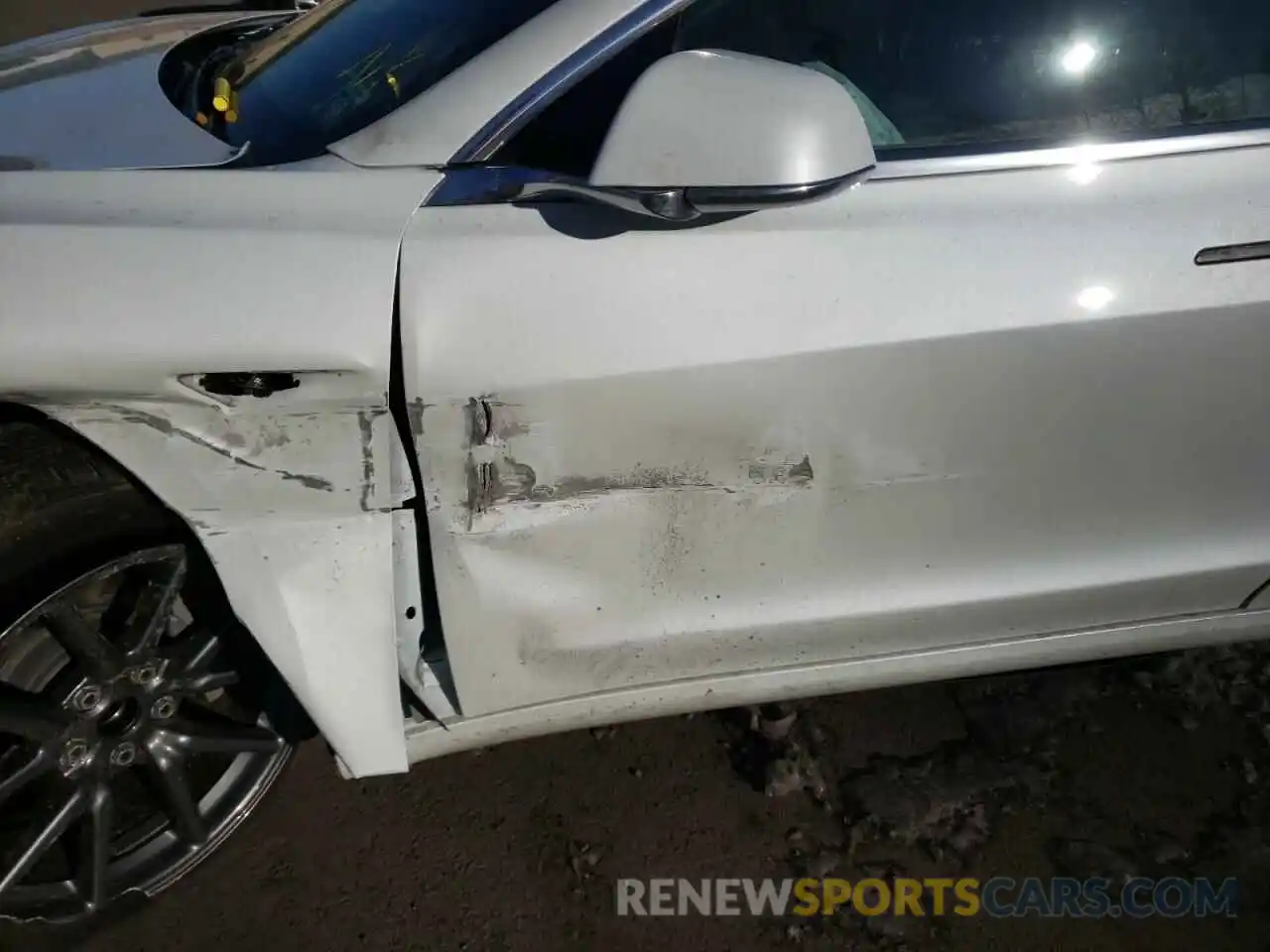 10 Photograph of a damaged car 5YJ3E1EA9LF658735 TESLA MODEL 3 2020