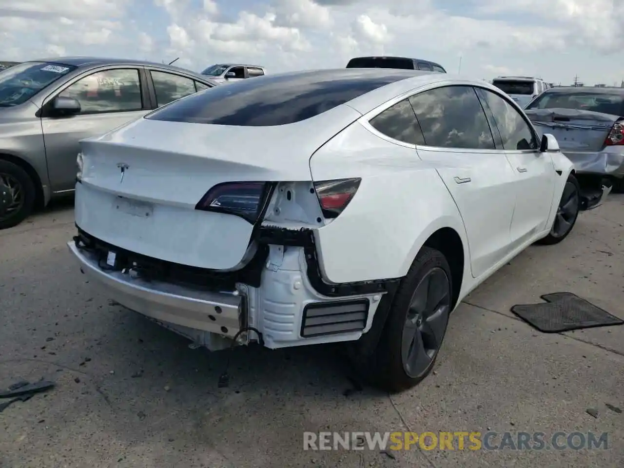 4 Photograph of a damaged car 5YJ3E1EA9LF785100 TESLA MODEL 3 2020